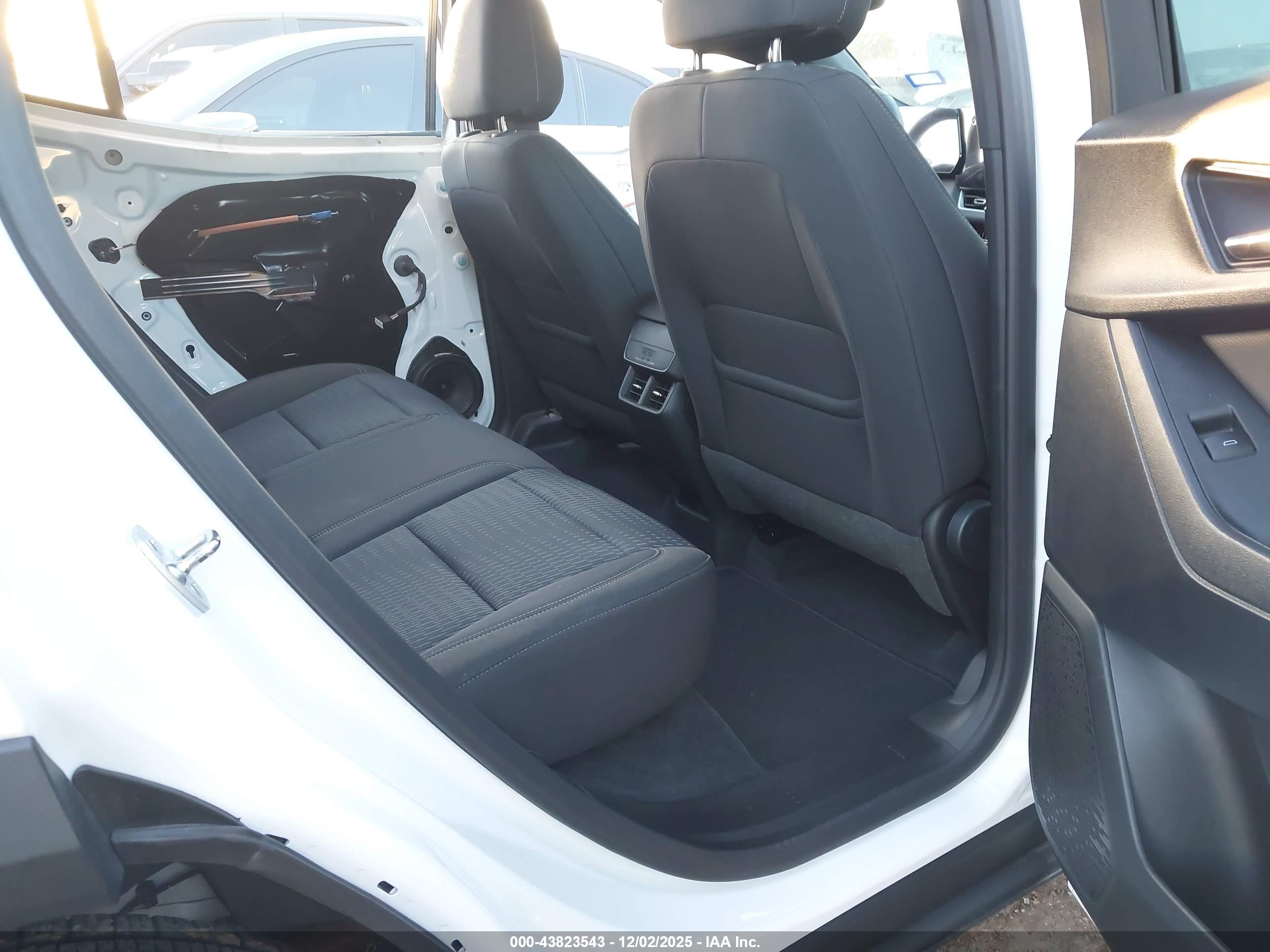 CHEVROLET EQUINOX image 8