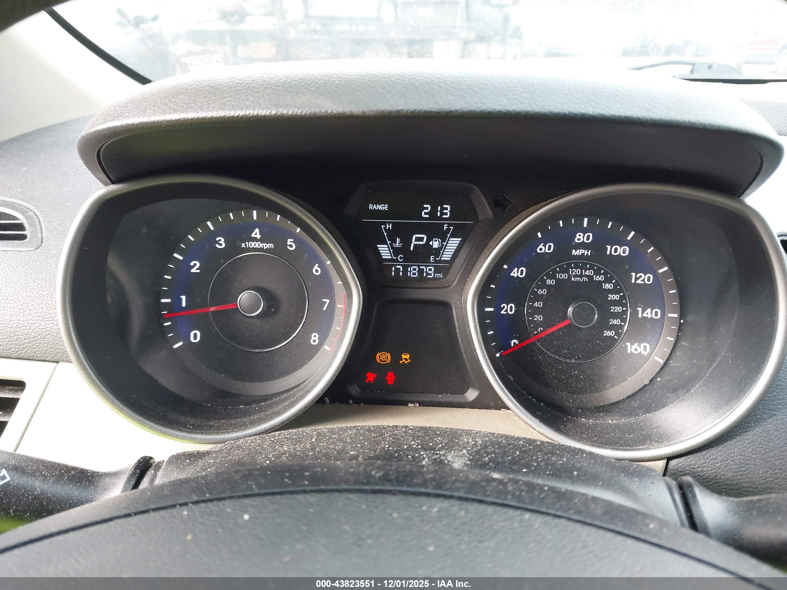 HYUNDAI ELANTRA image 7