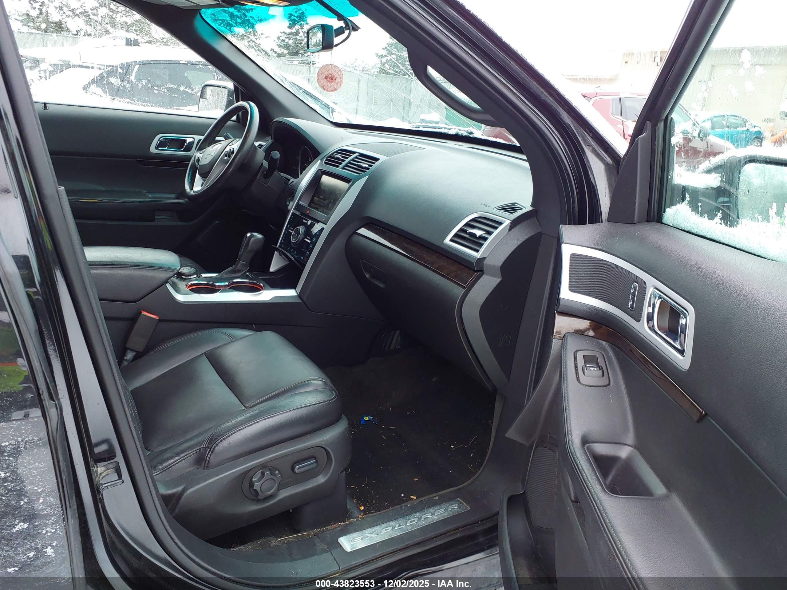 FORD EXPLORER image 5
