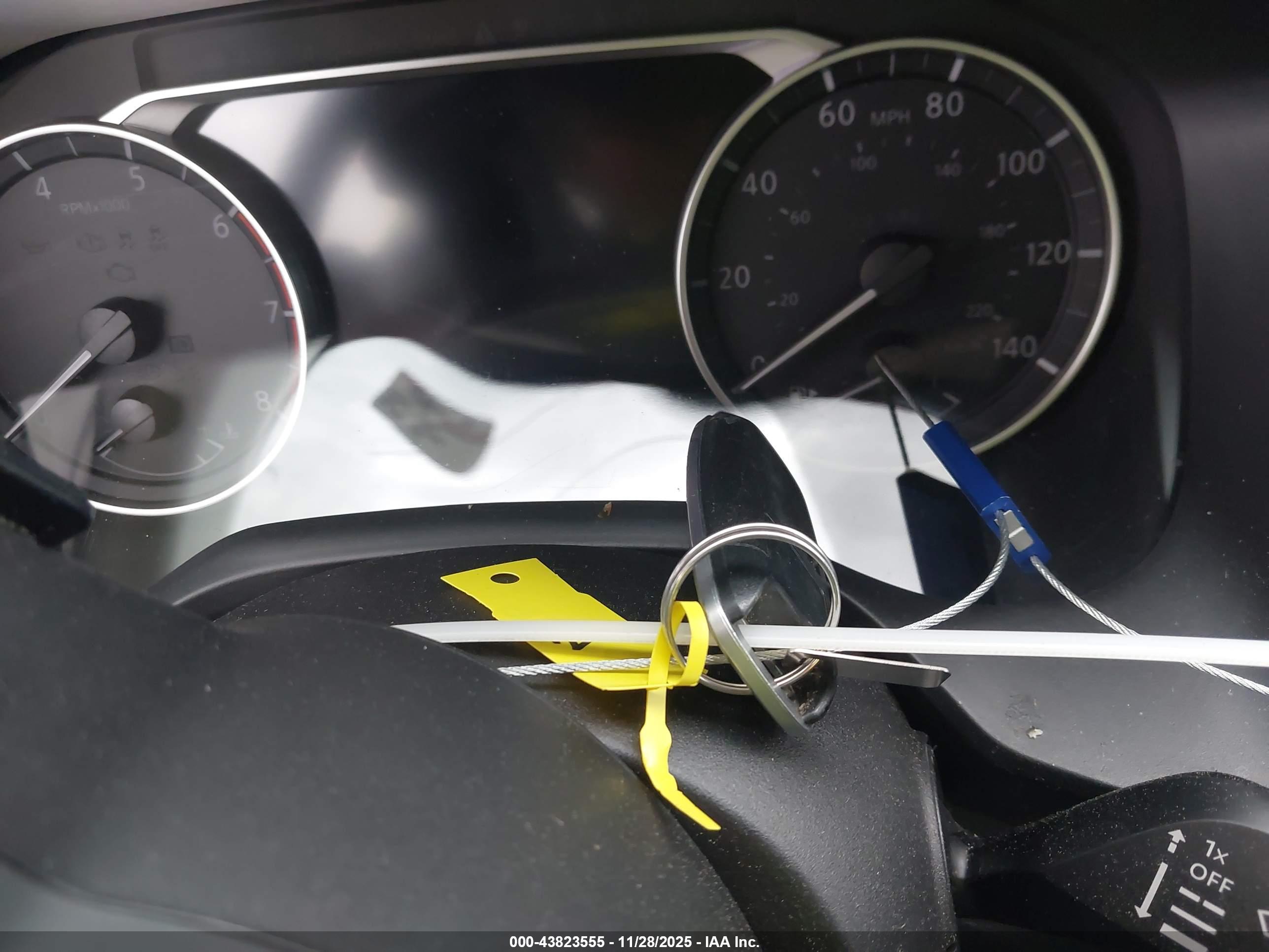 NISSAN ROGUE image 11