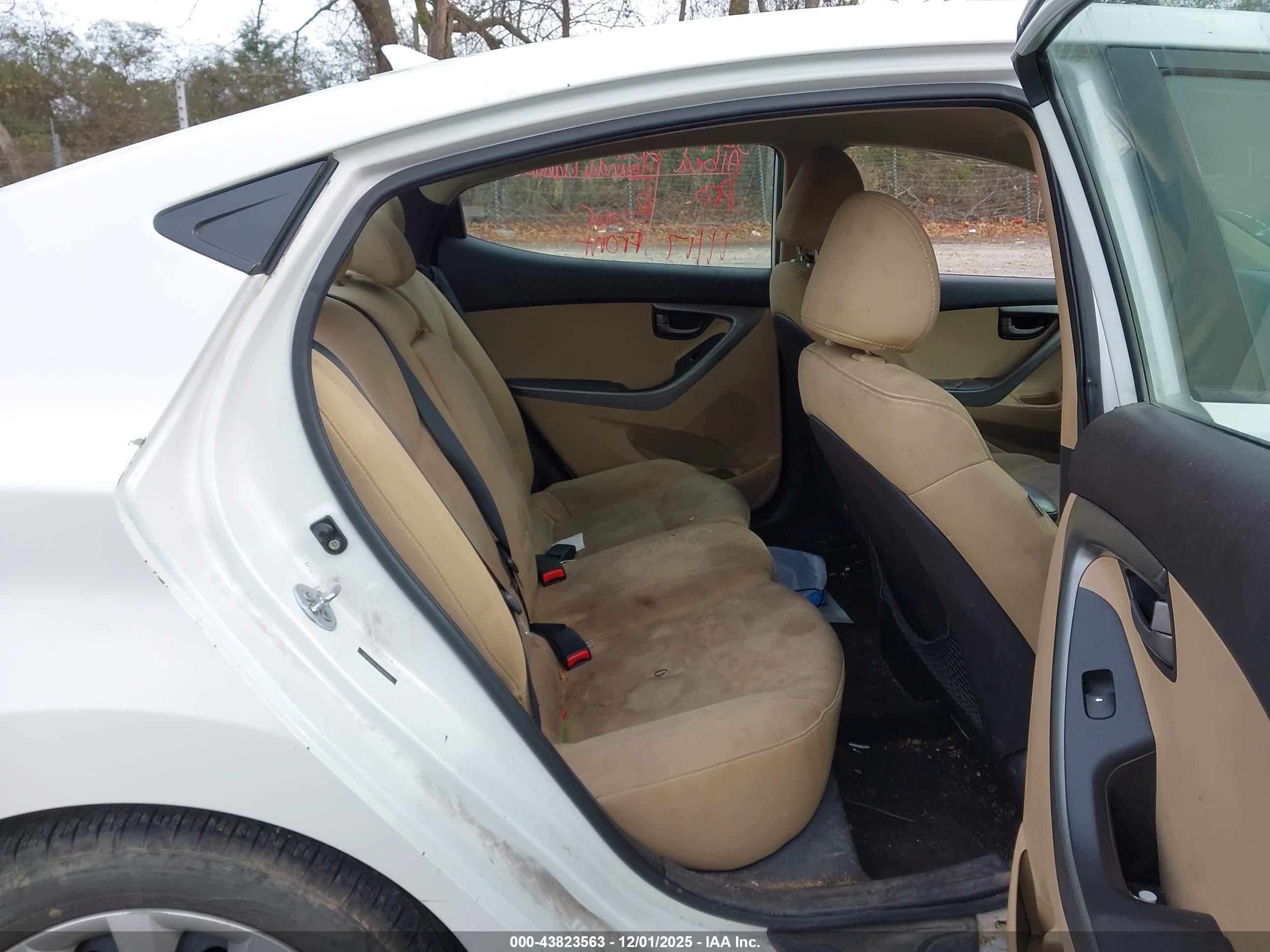 HYUNDAI ELANTRA image 8