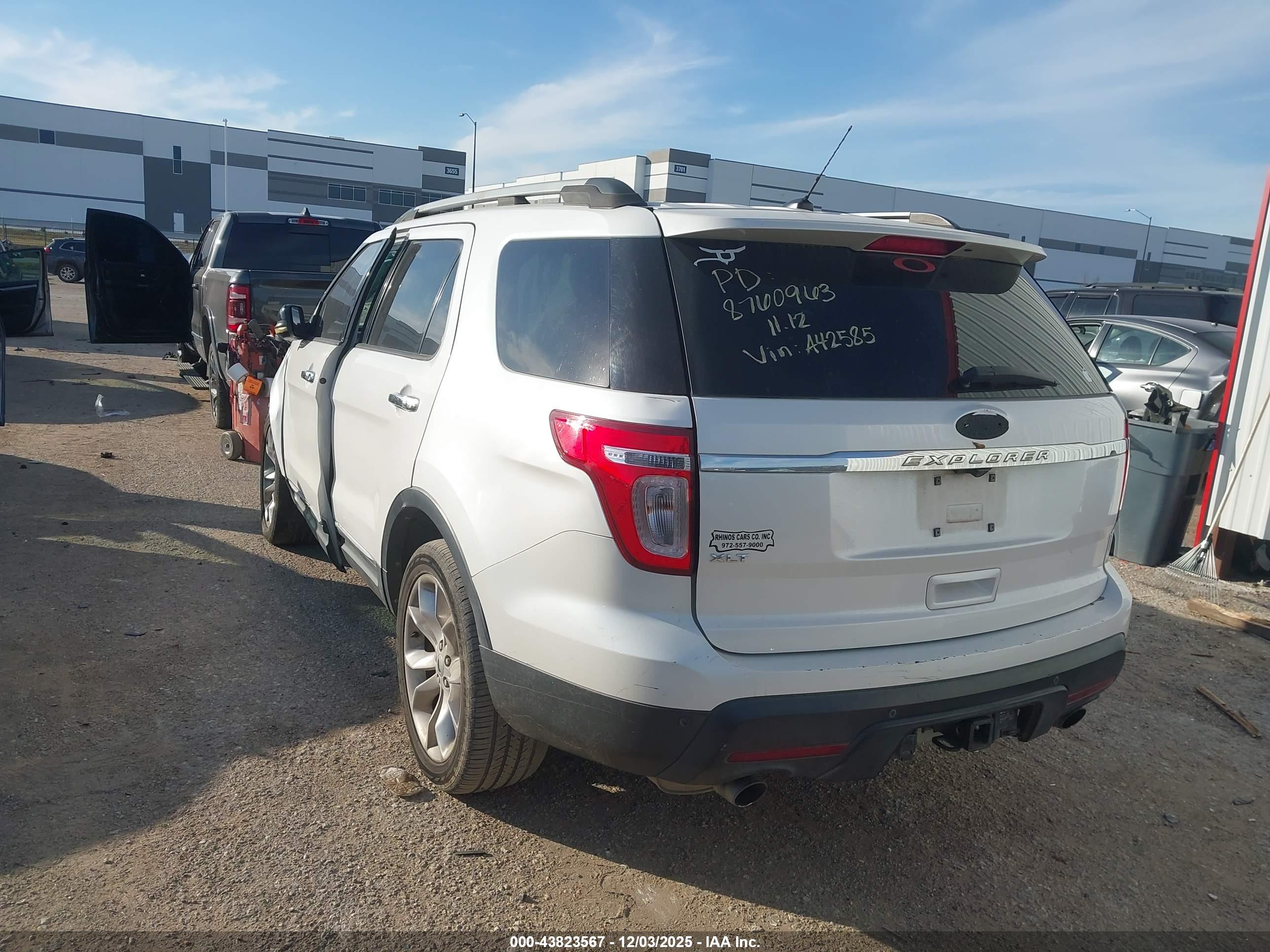 FORD EXPLORER image 3