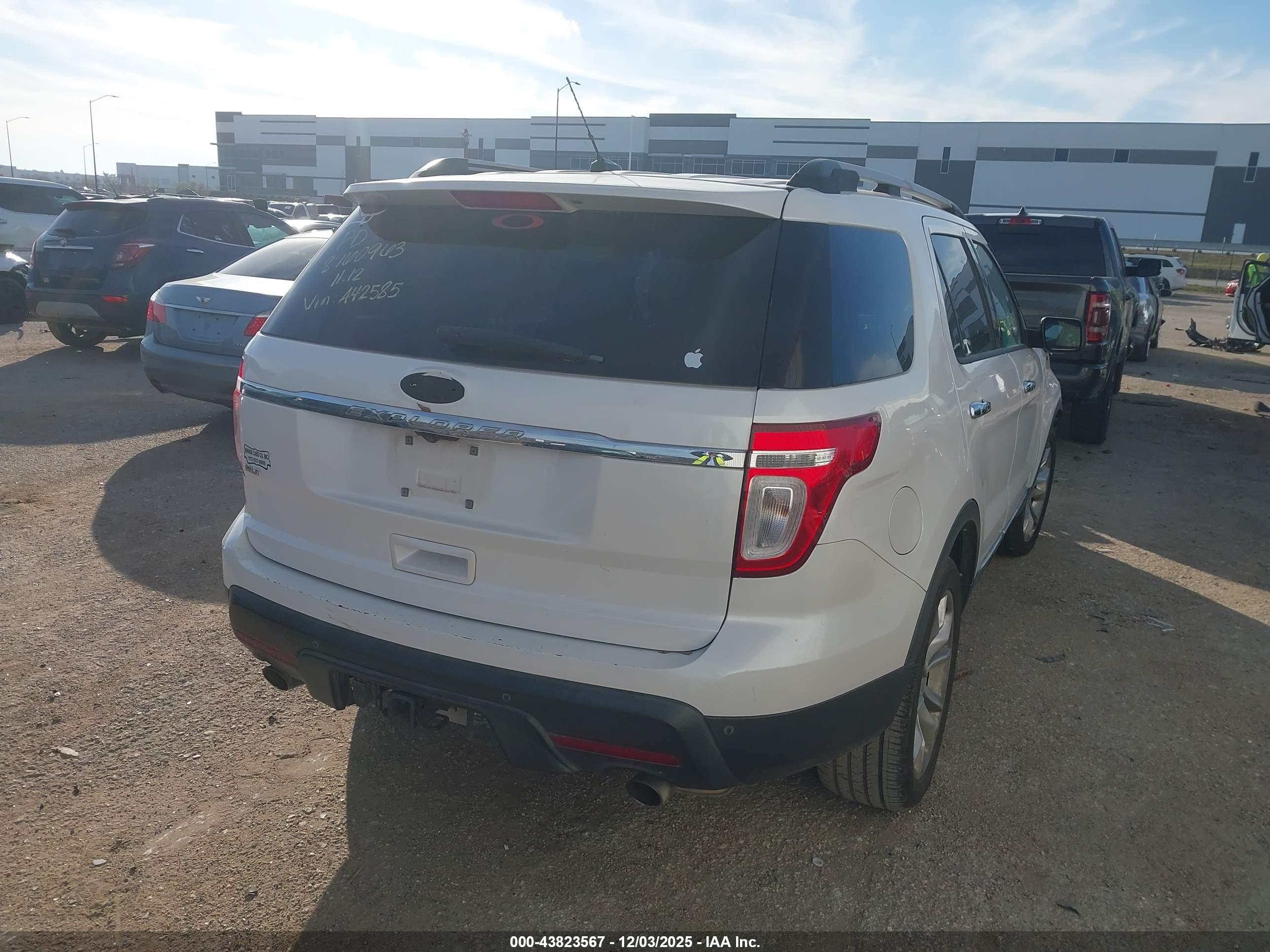 FORD EXPLORER image 4