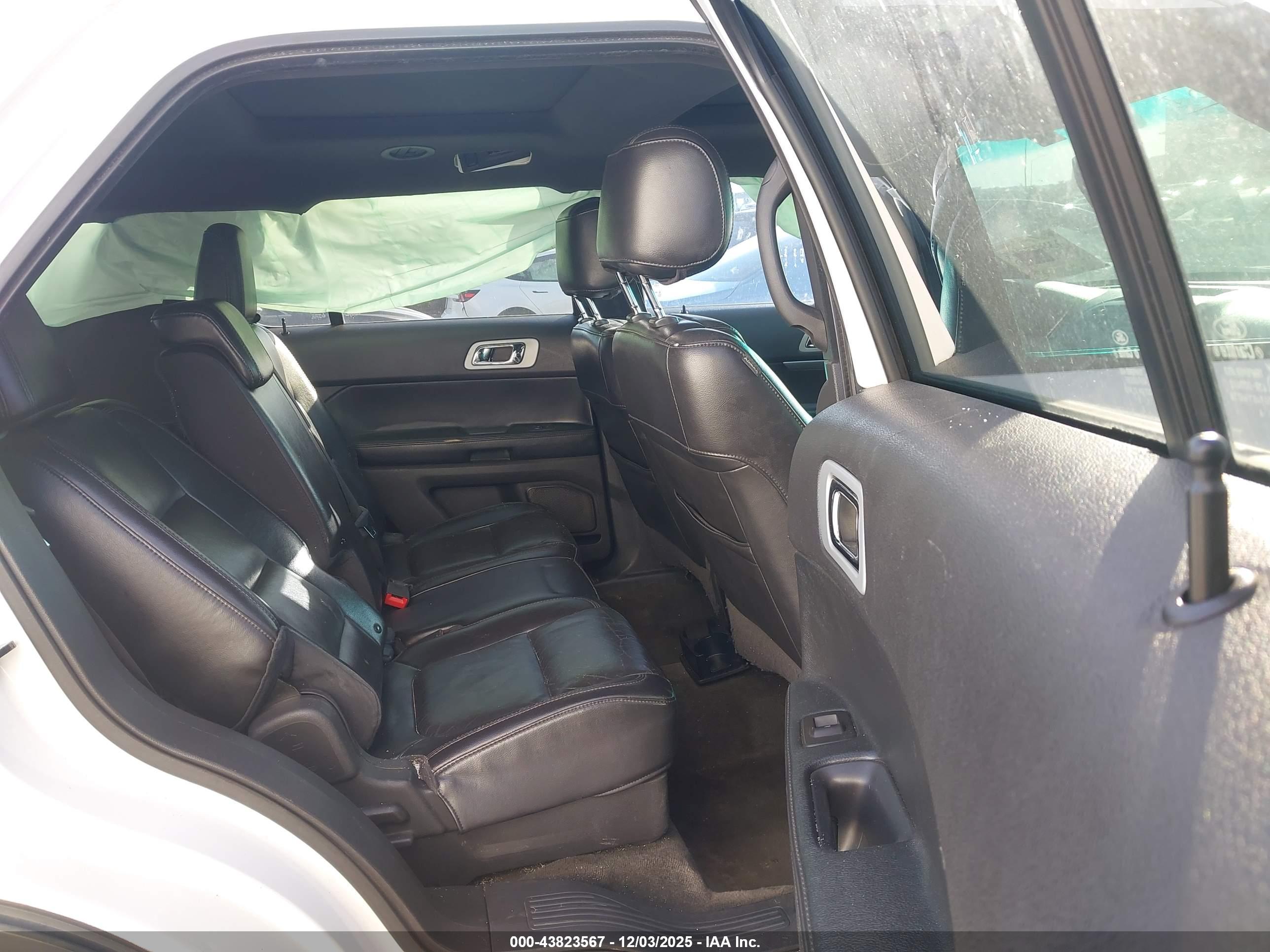 FORD EXPLORER image 8