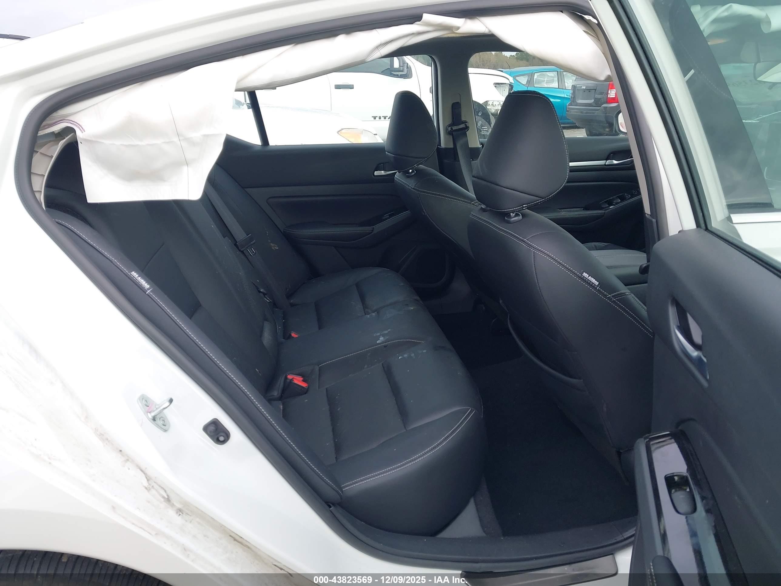 NISSAN ALTIMA image 8