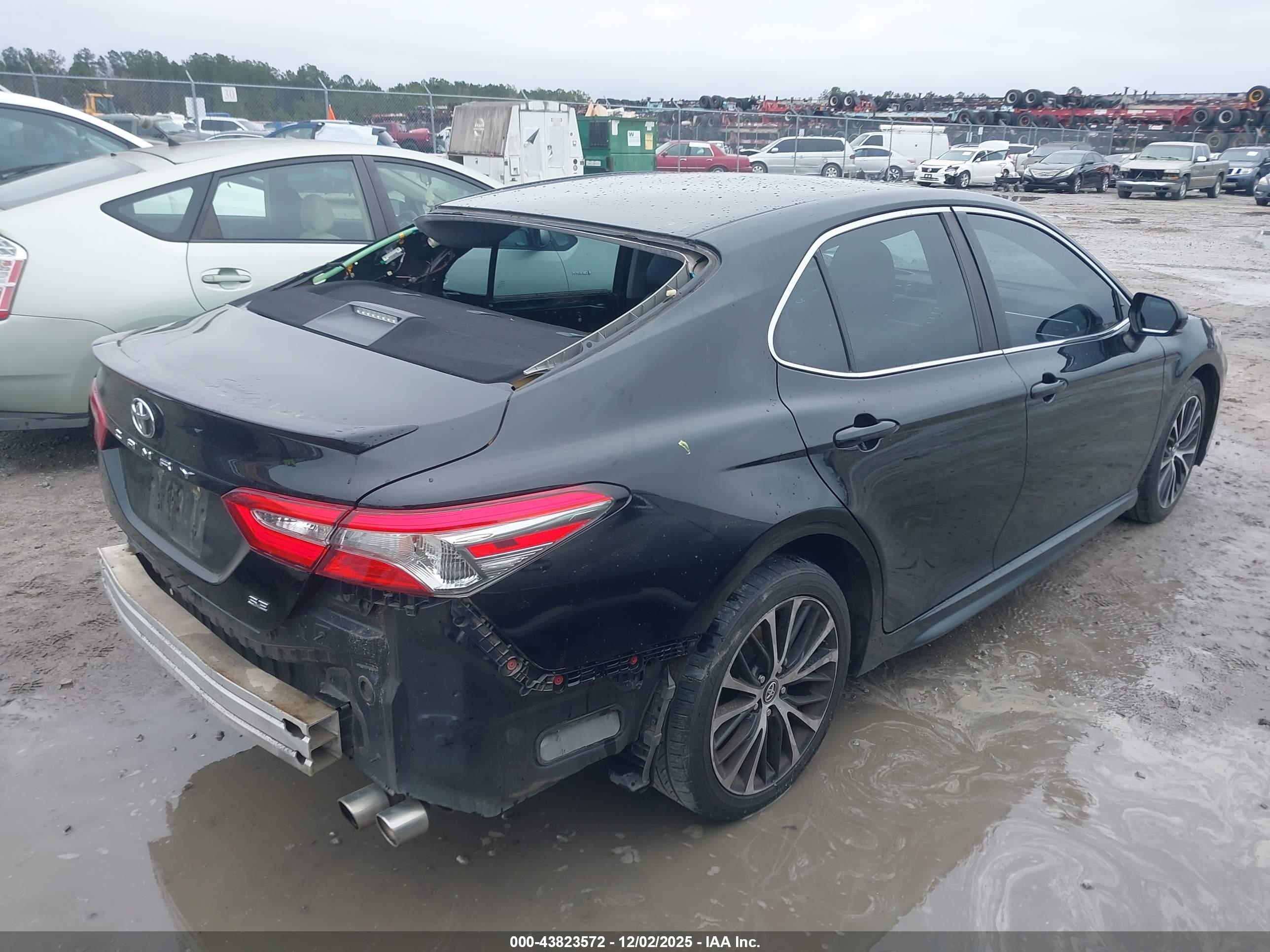 TOYOTA CAMRY image 4
