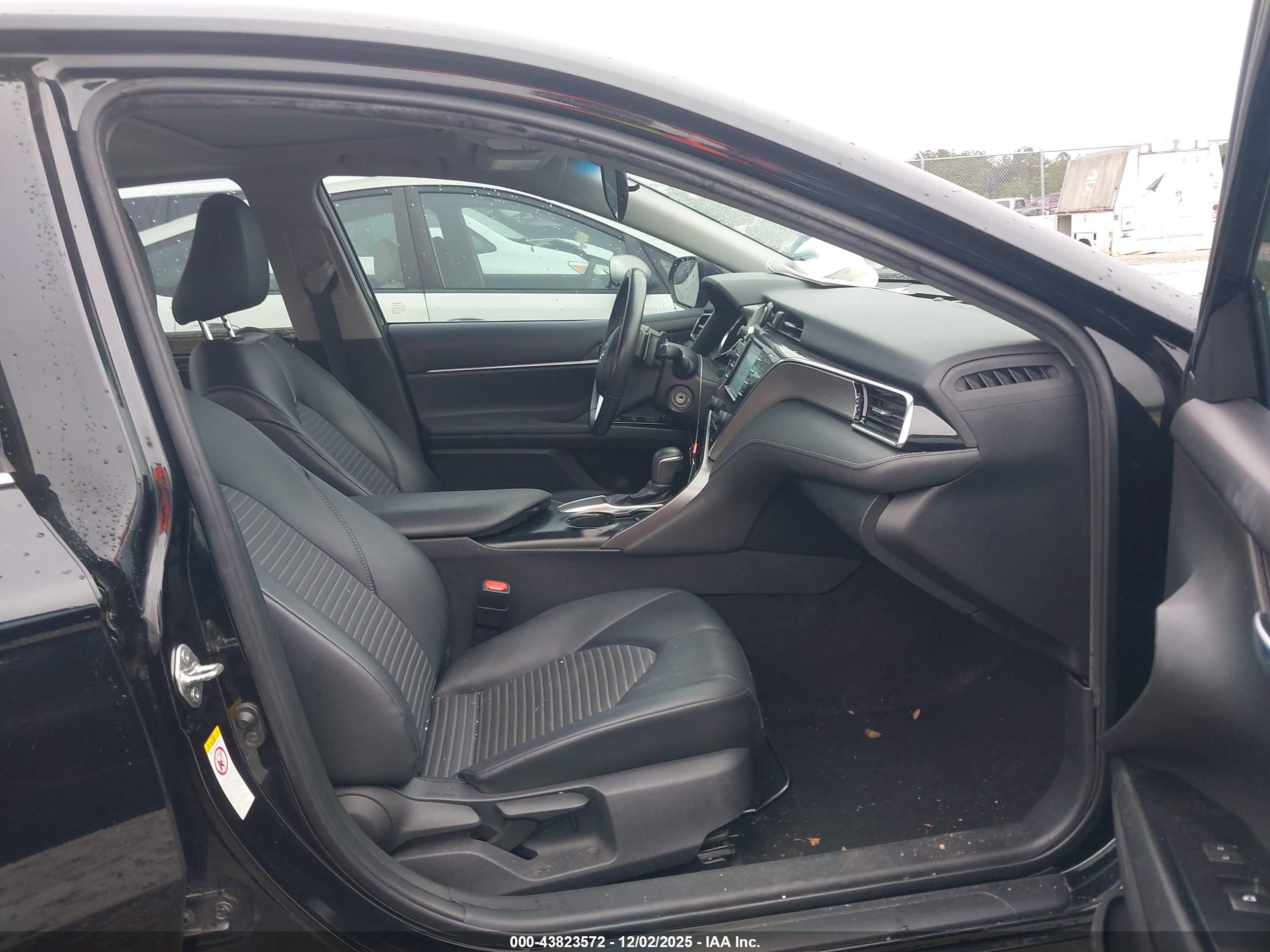 TOYOTA CAMRY image 5