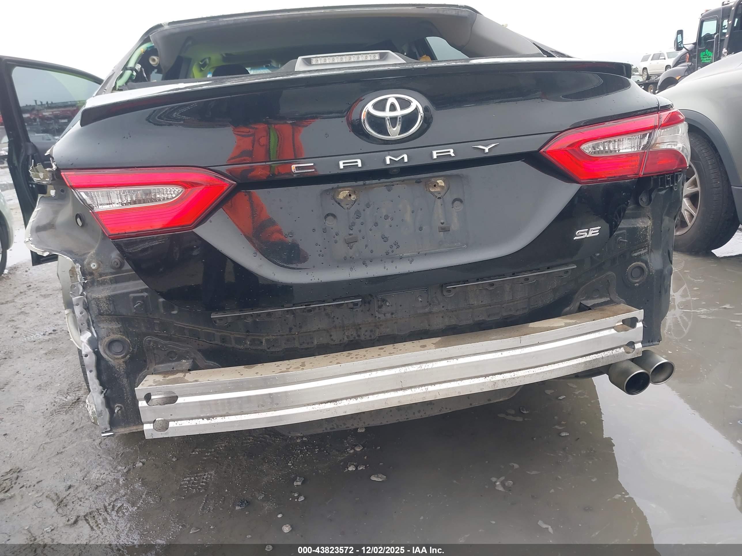 TOYOTA CAMRY image 6
