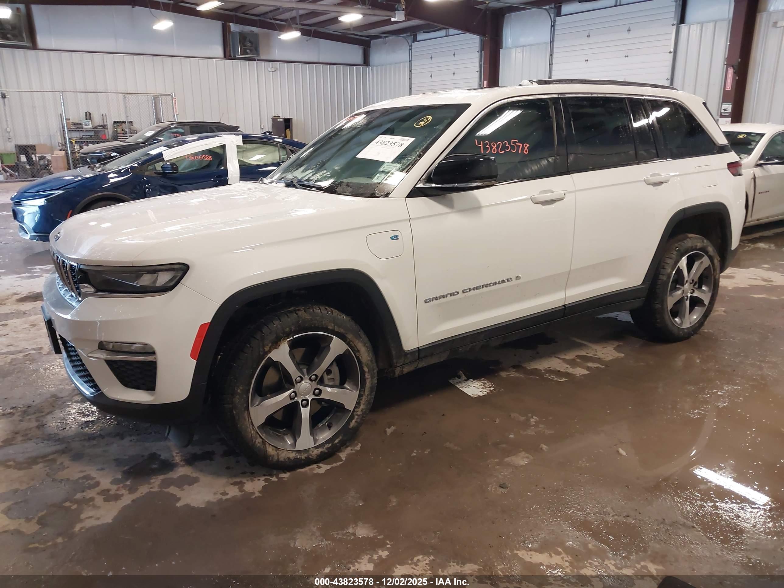 JEEP GRAND image 2