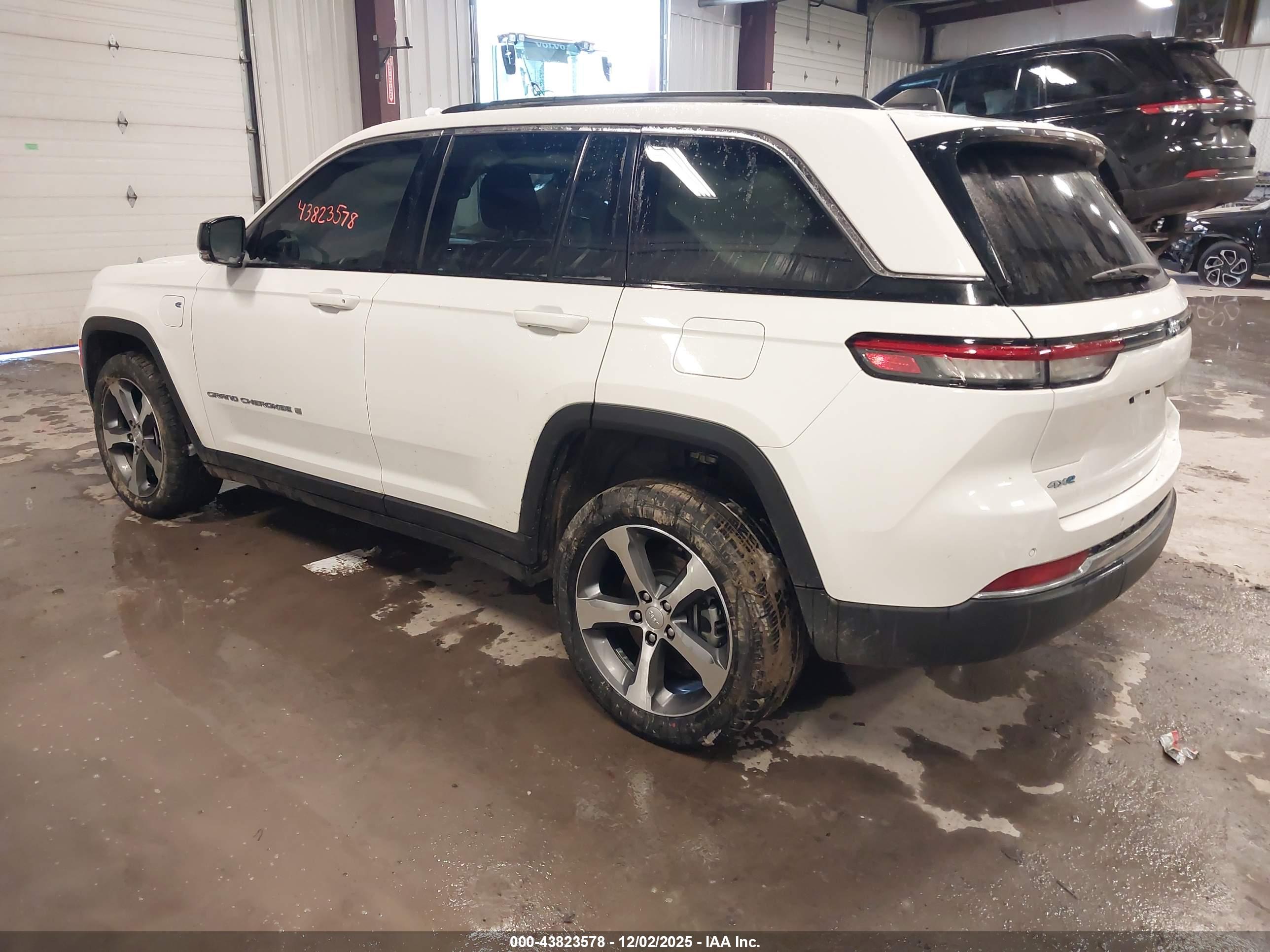 JEEP GRAND image 3