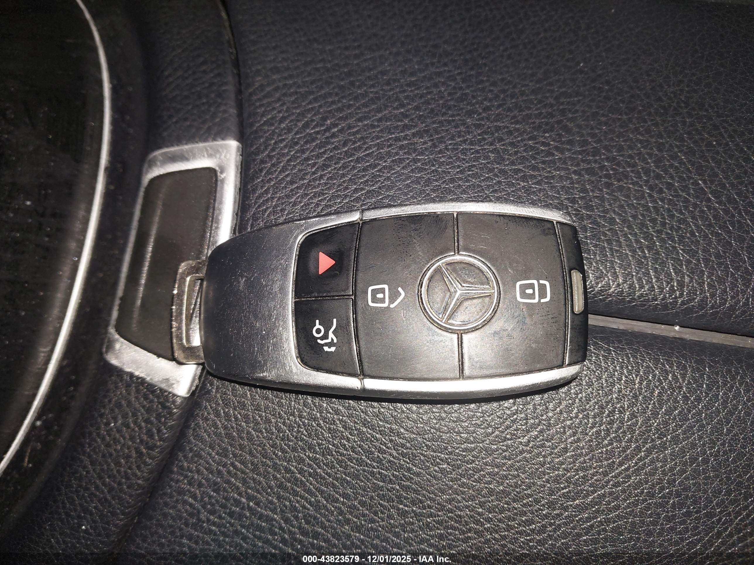MERCEDES-BENZ E image 11