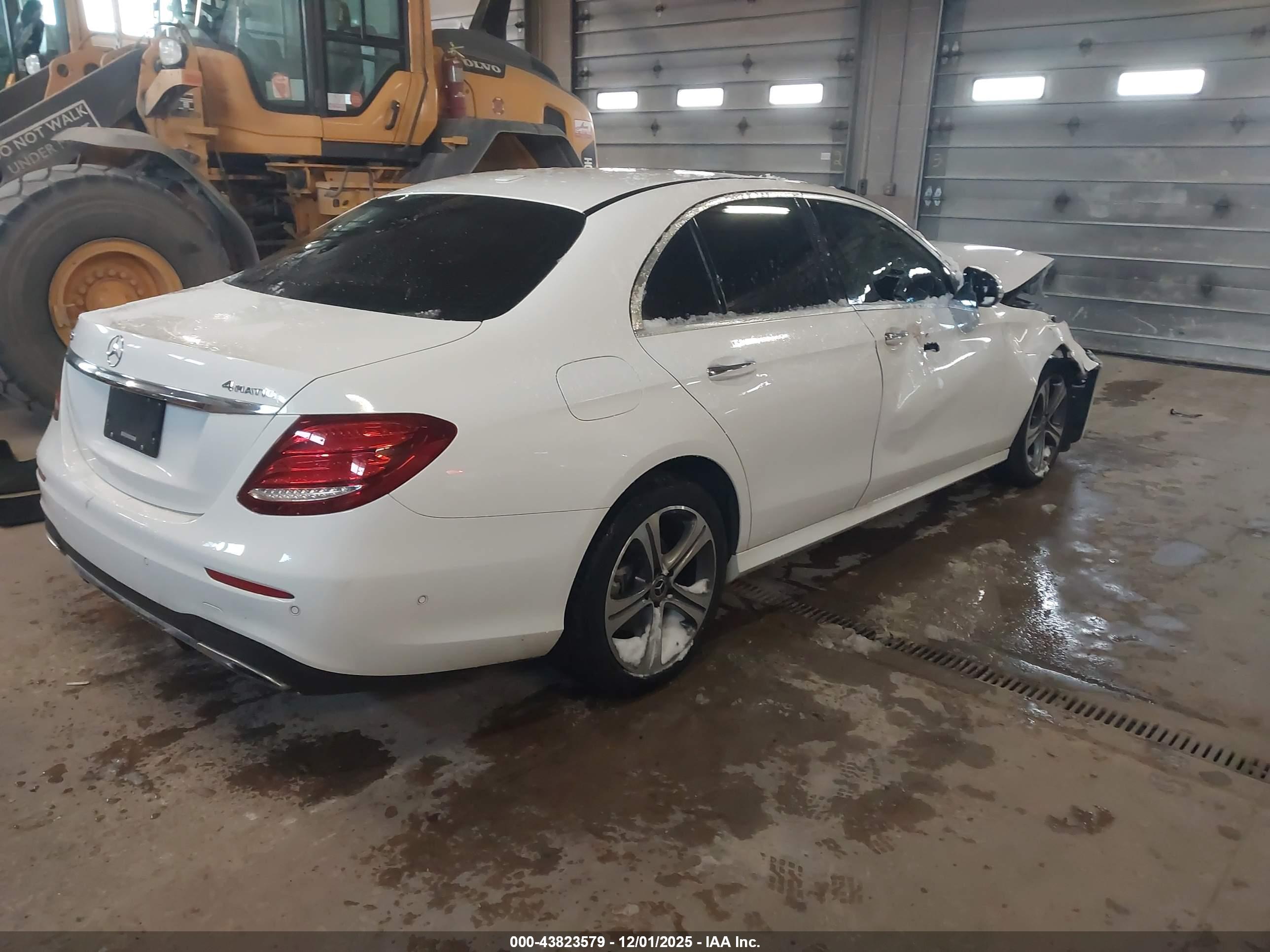 MERCEDES-BENZ E image 4