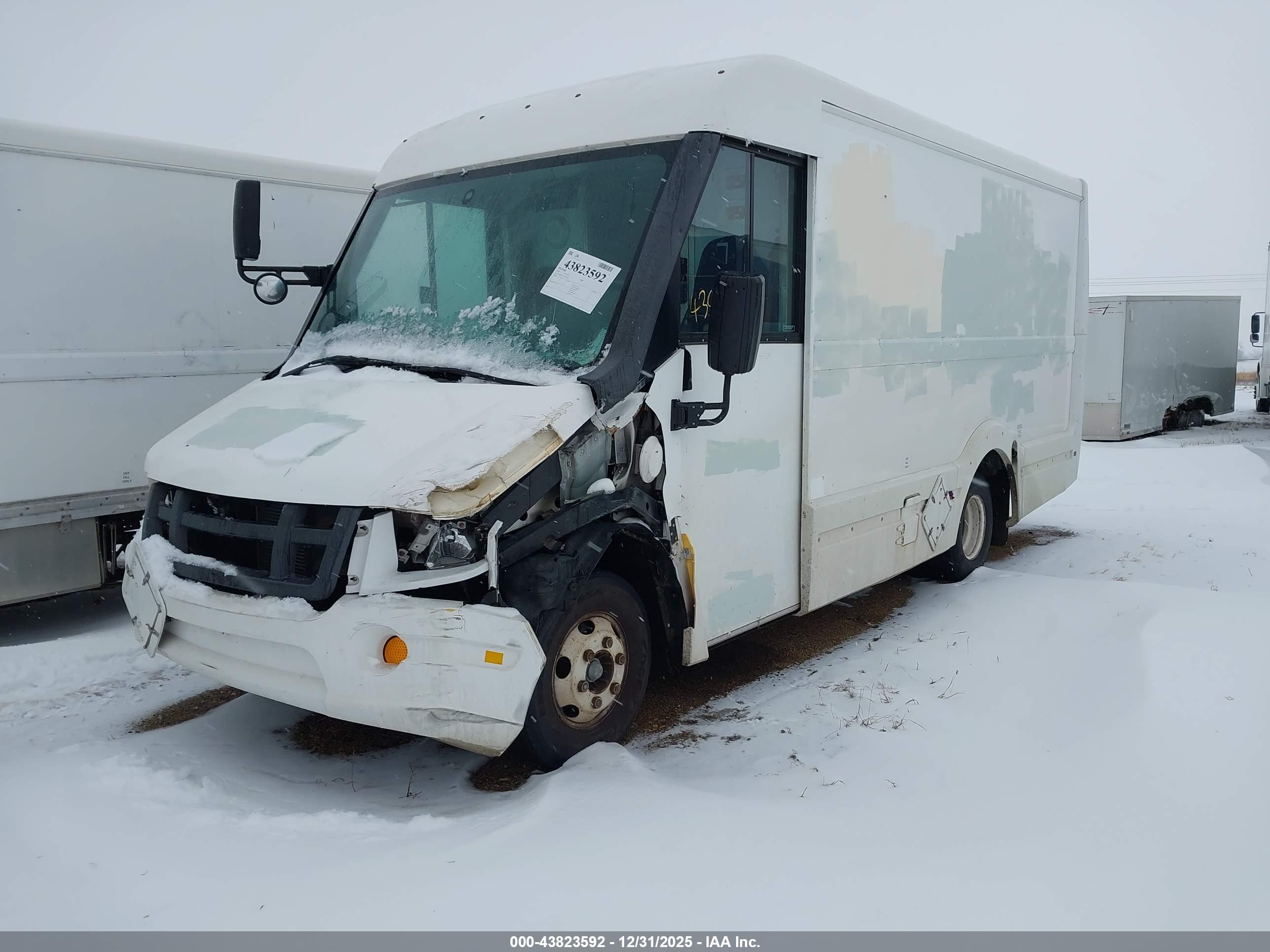 ISUZU NPR image 2