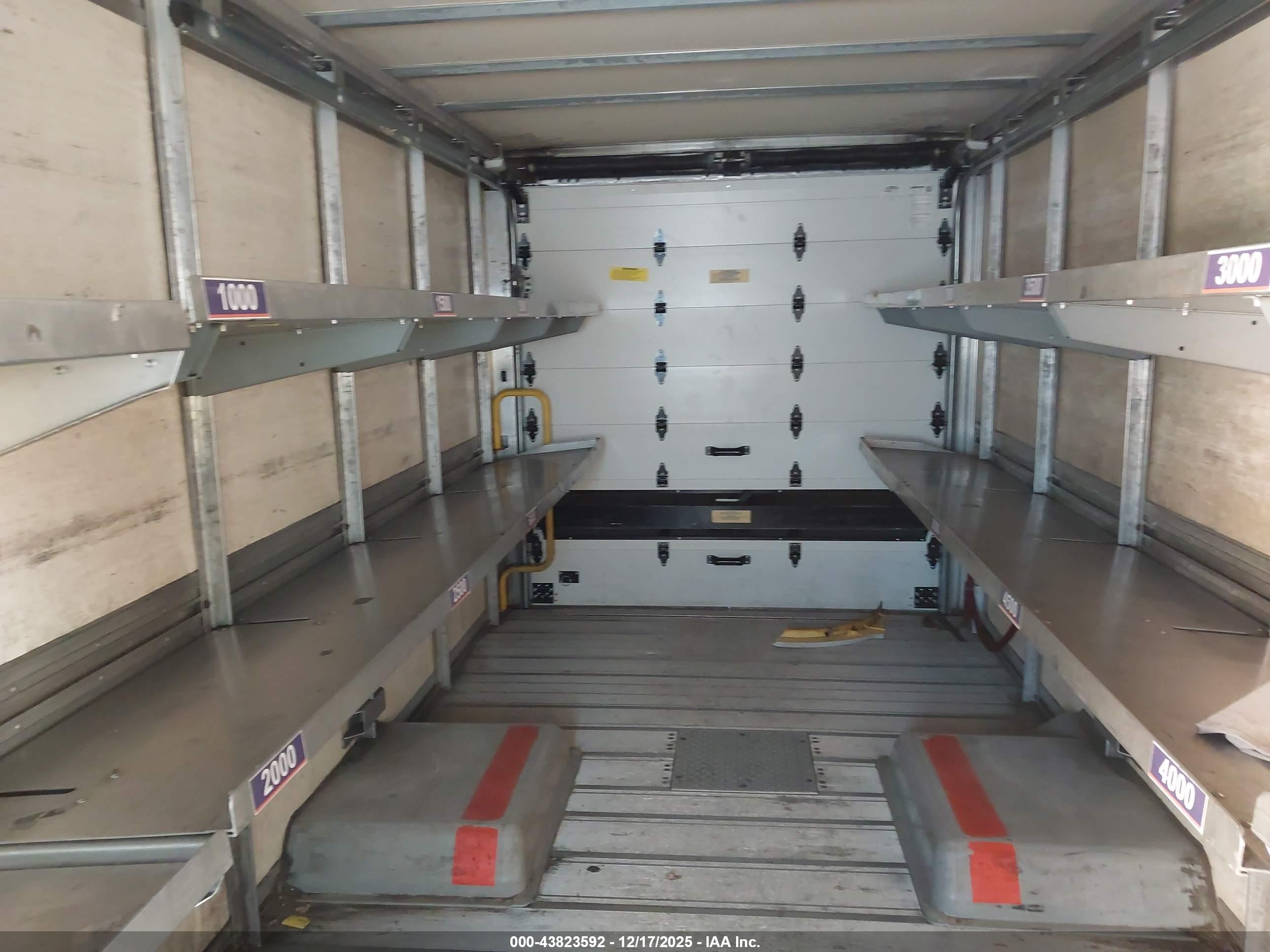 ISUZU NPR image 7