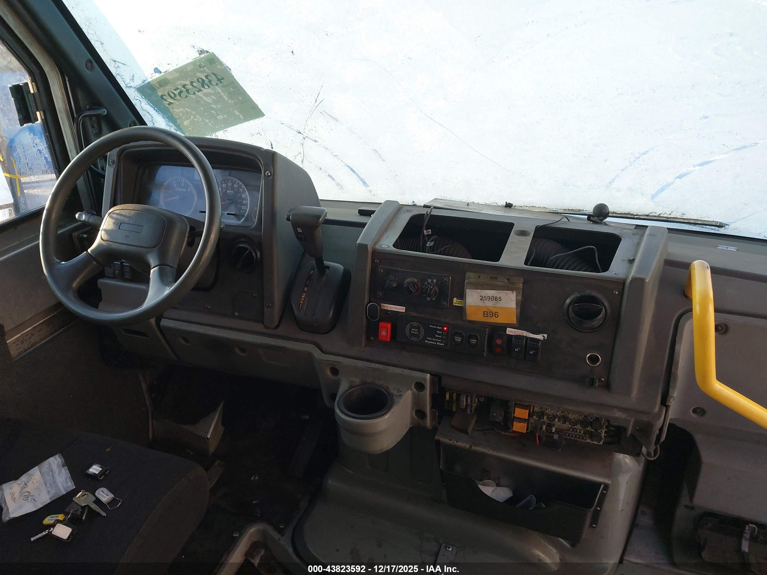 ISUZU NPR image 8