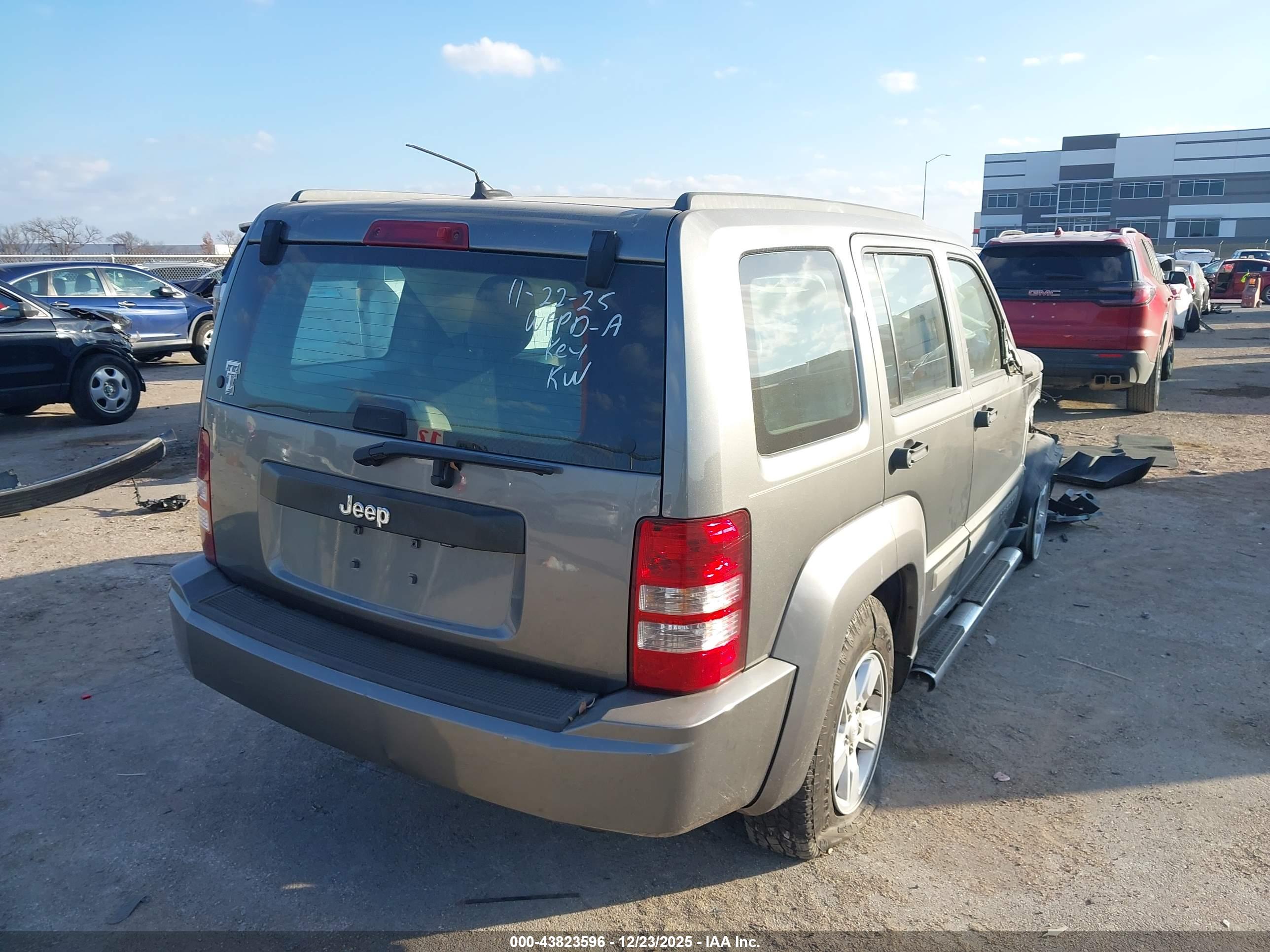 JEEP LIBERTY image 4