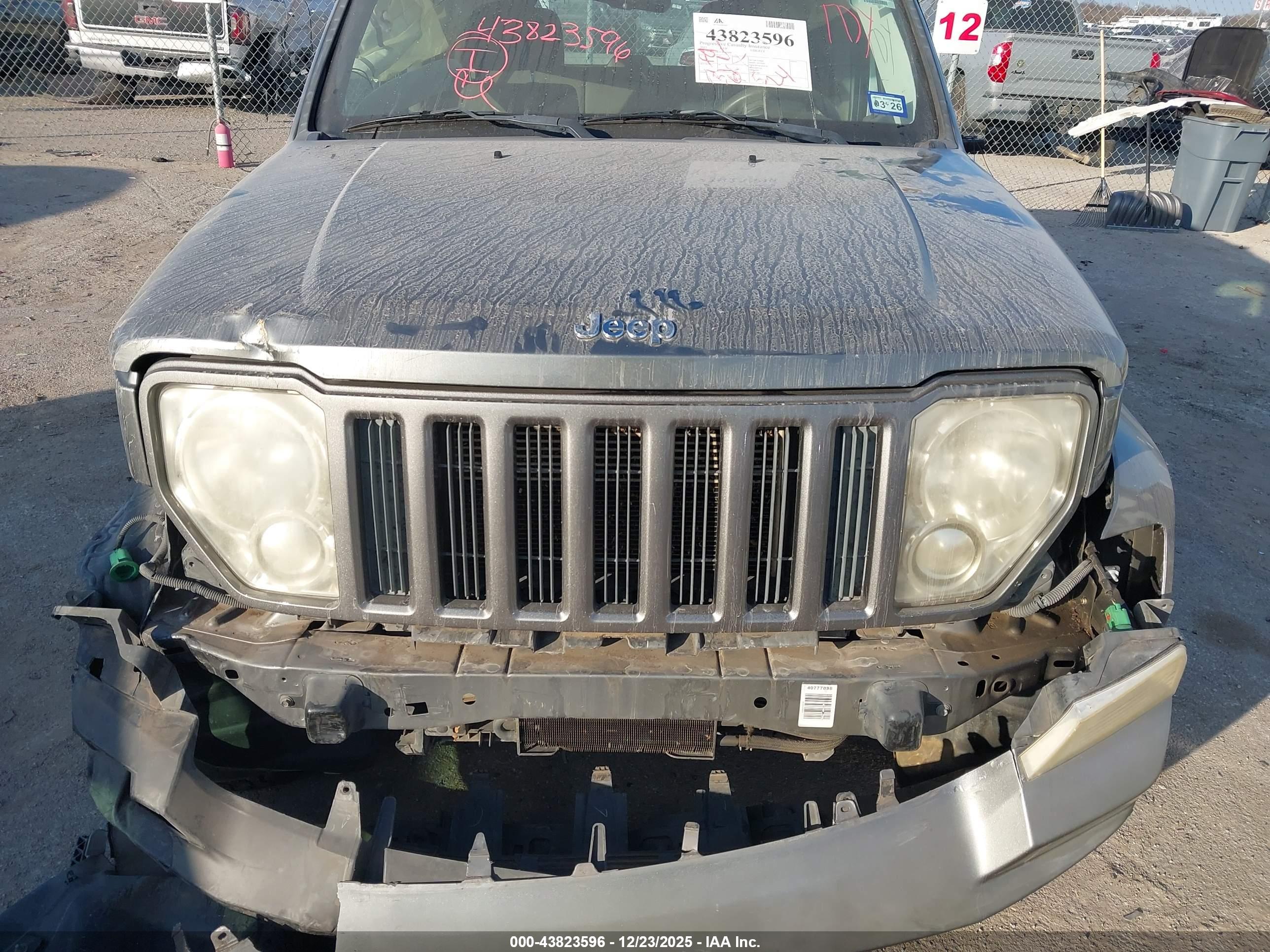 JEEP LIBERTY image 6