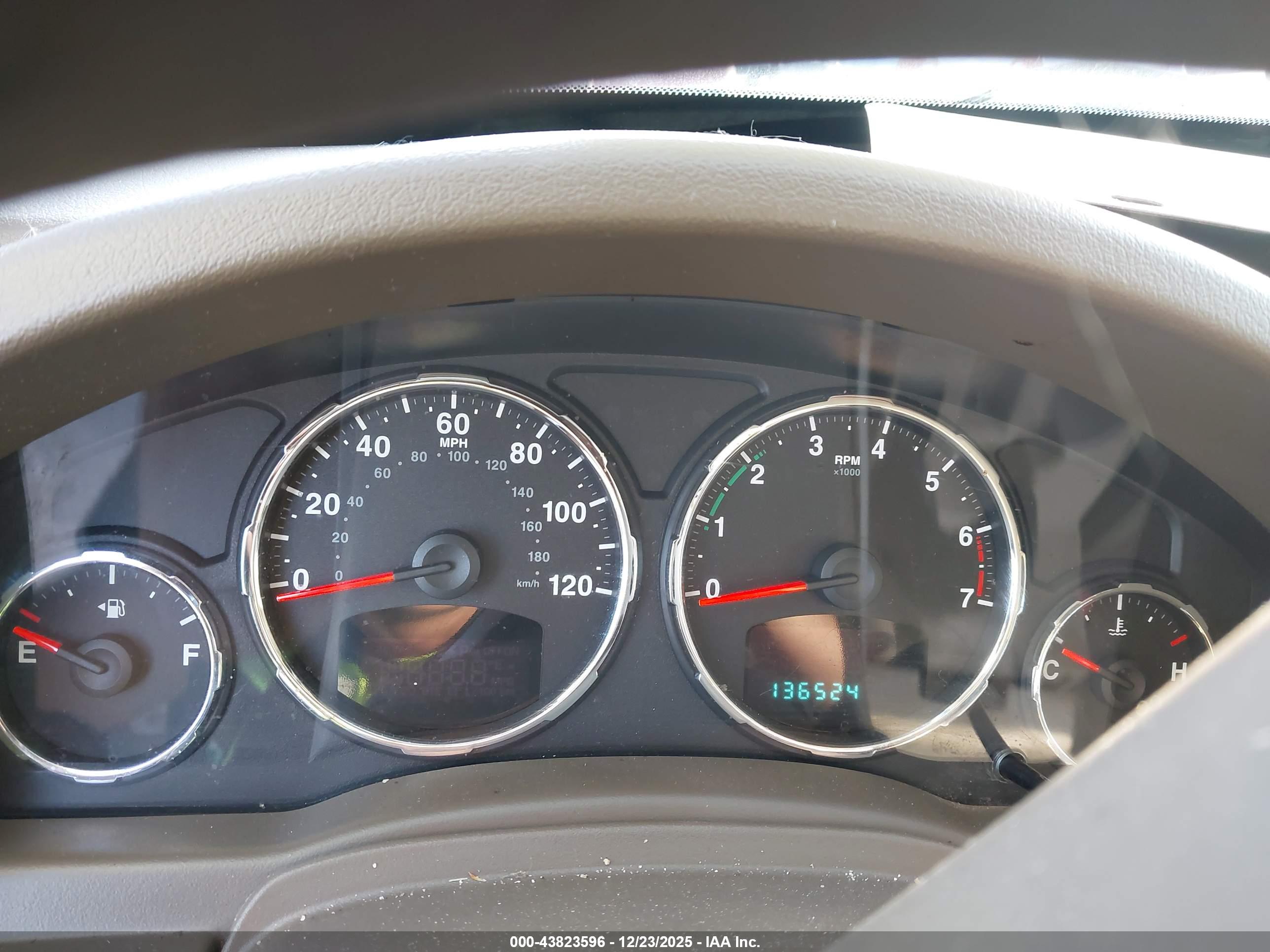 JEEP LIBERTY image 7
