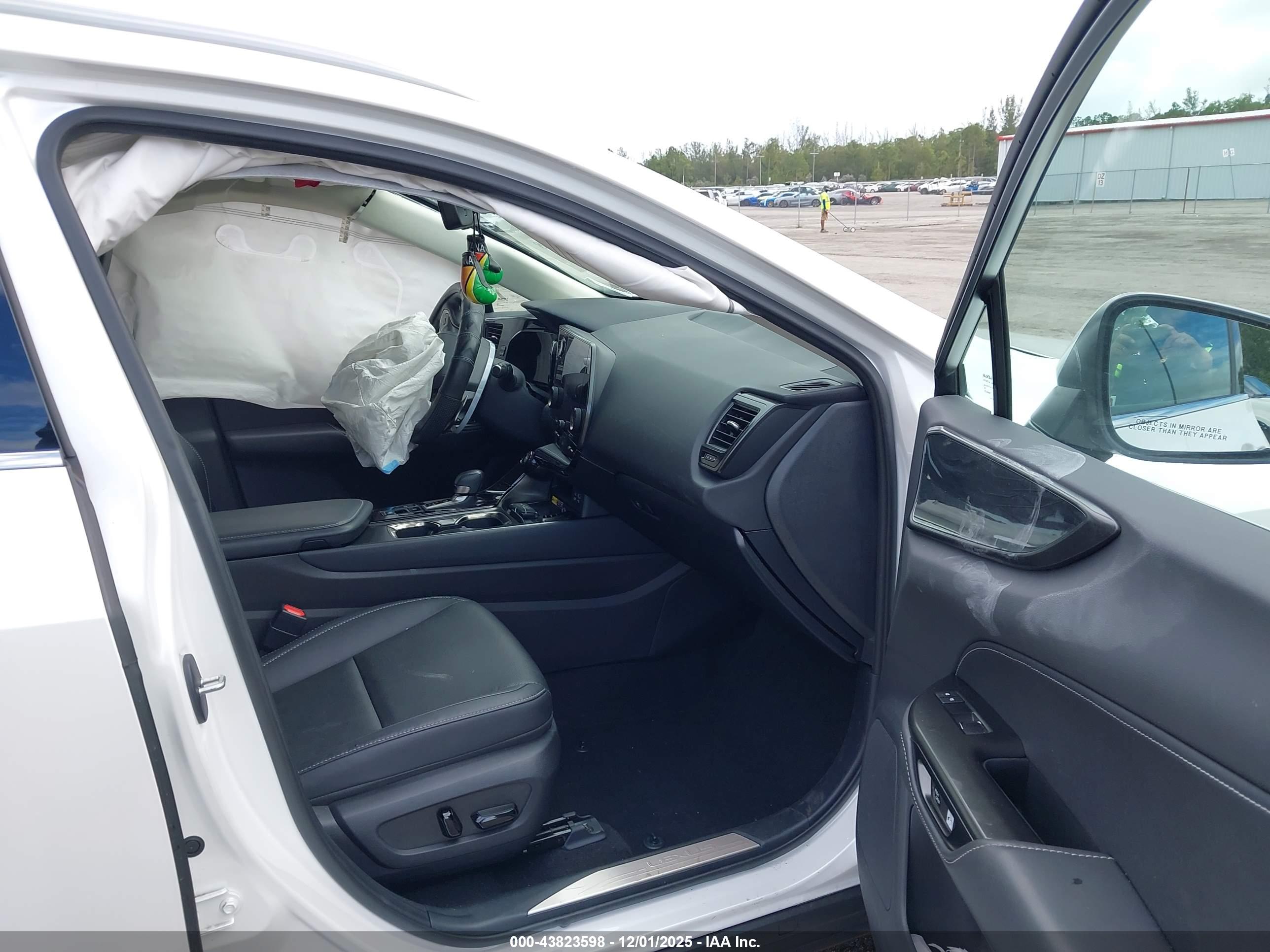 LEXUS NX image 5