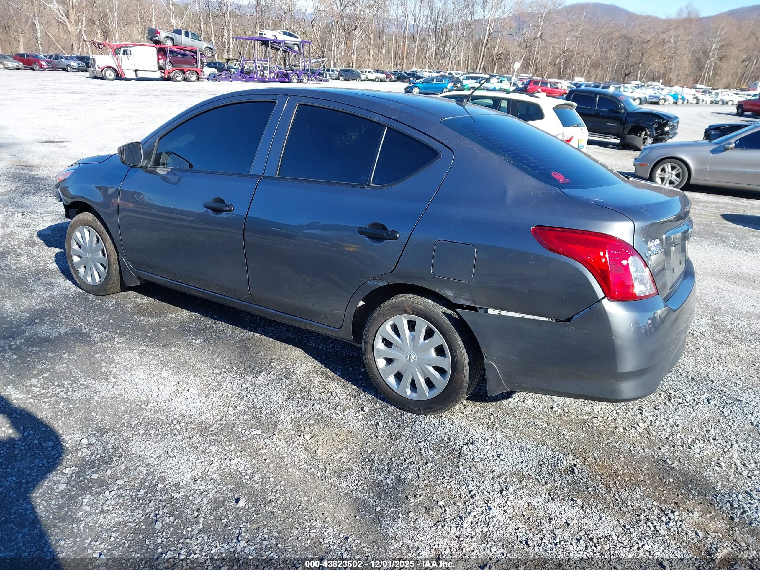 NISSAN VERSA image 3