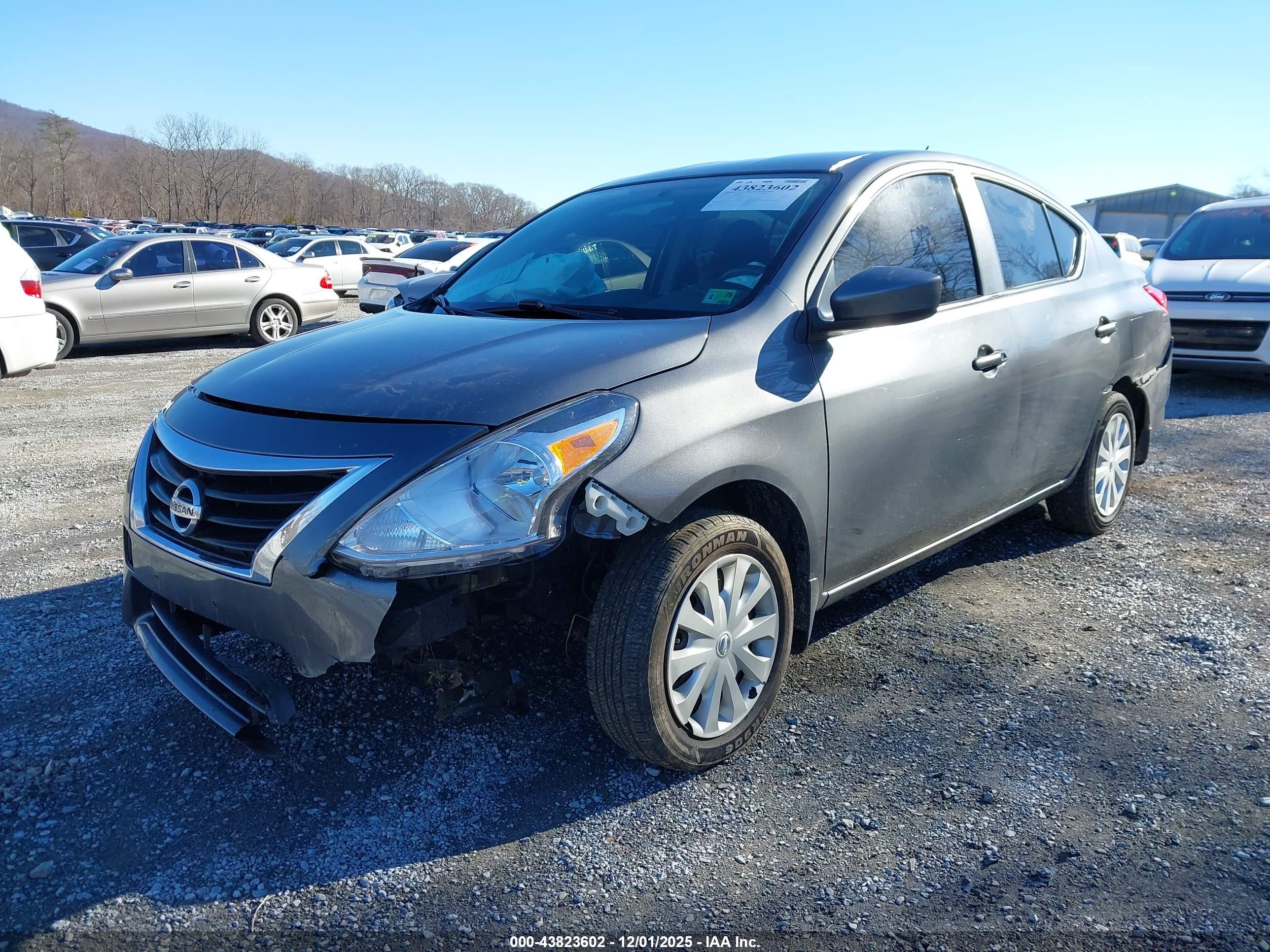NISSAN VERSA image 6