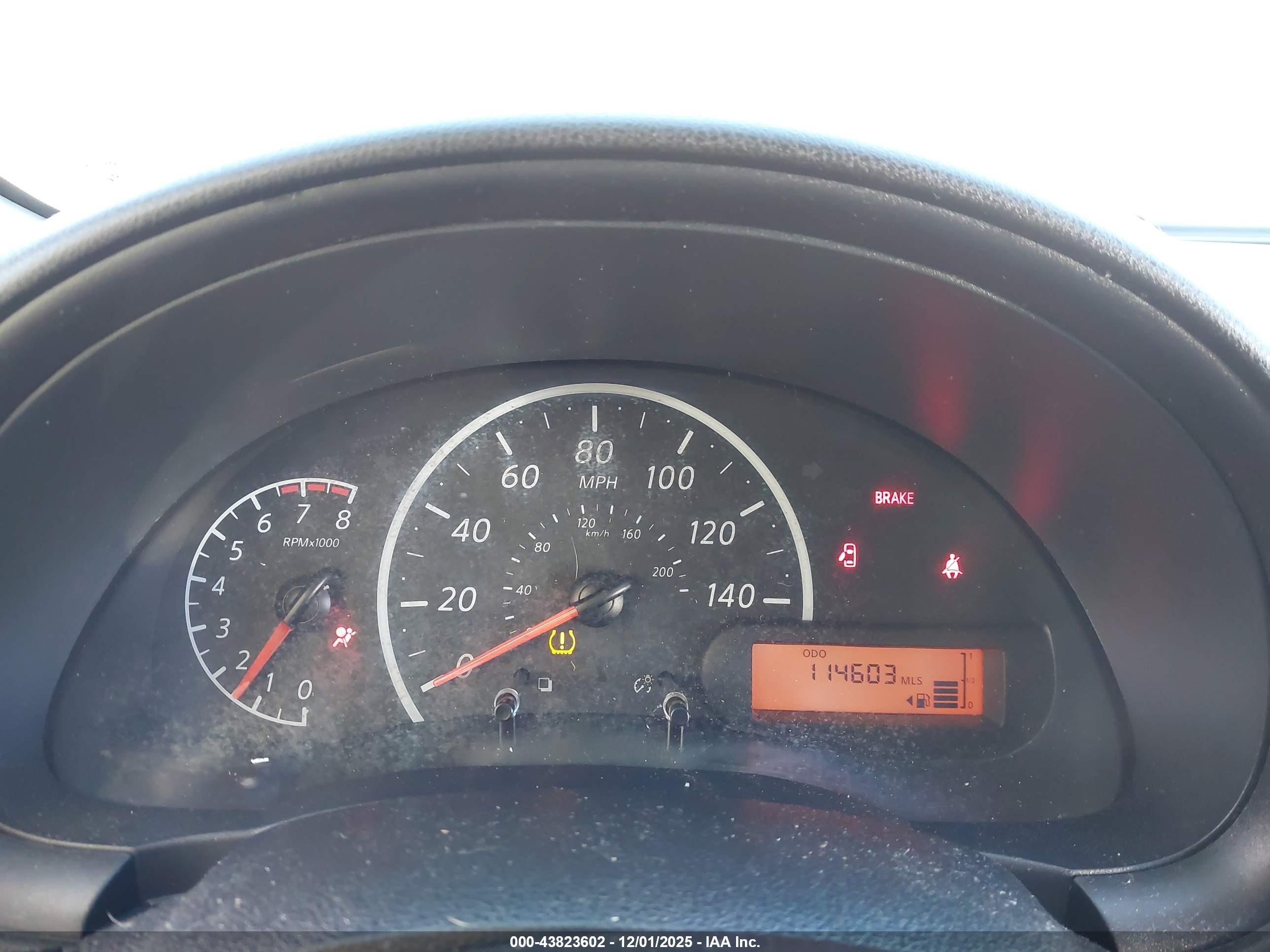 NISSAN VERSA image 7