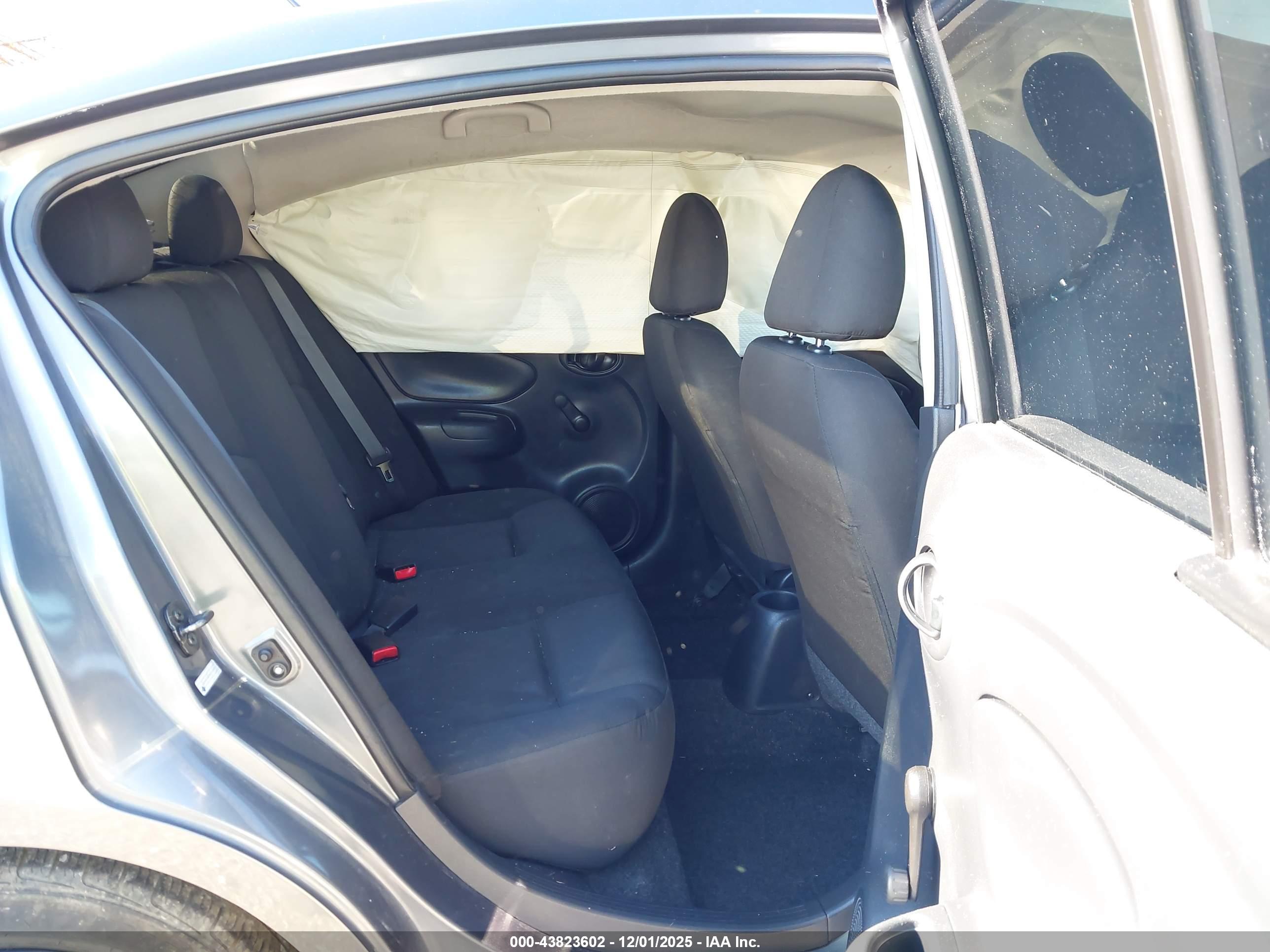 NISSAN VERSA image 8