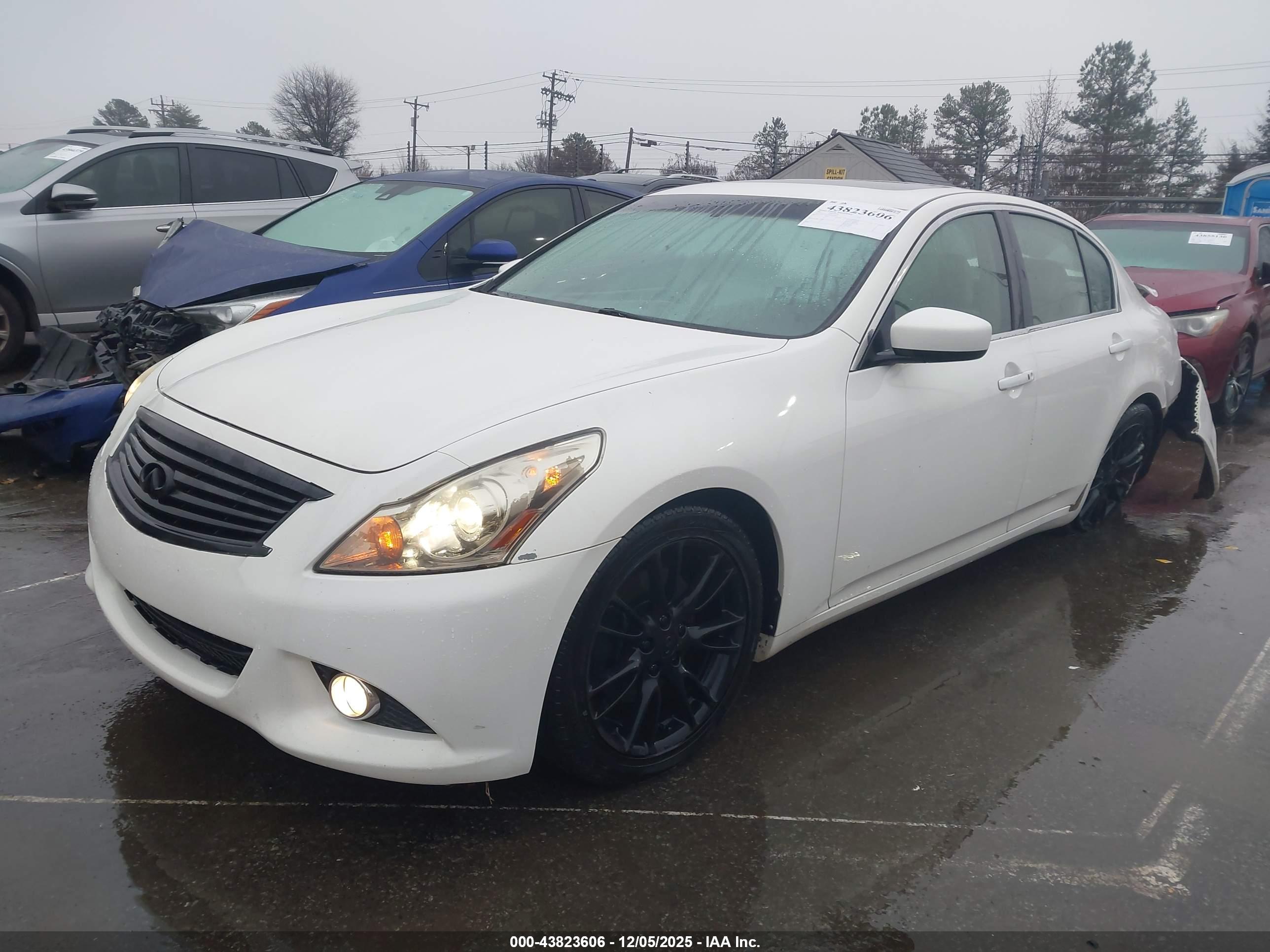 INFINITI G37 image 2