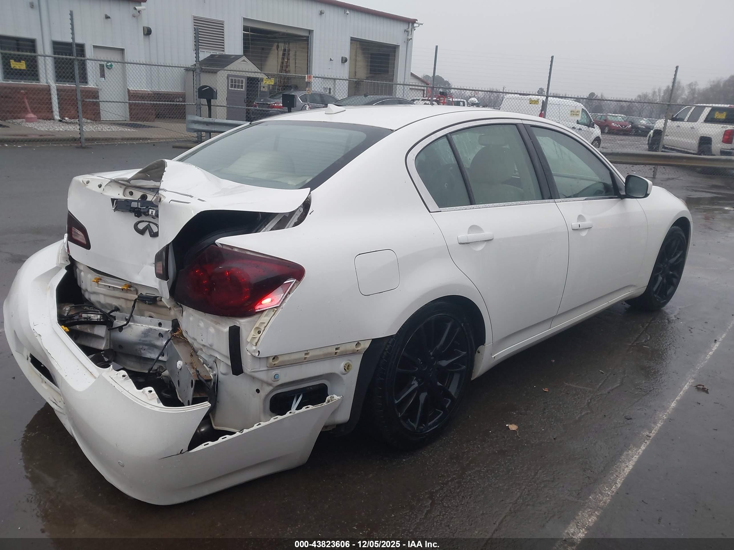 INFINITI G37 image 4