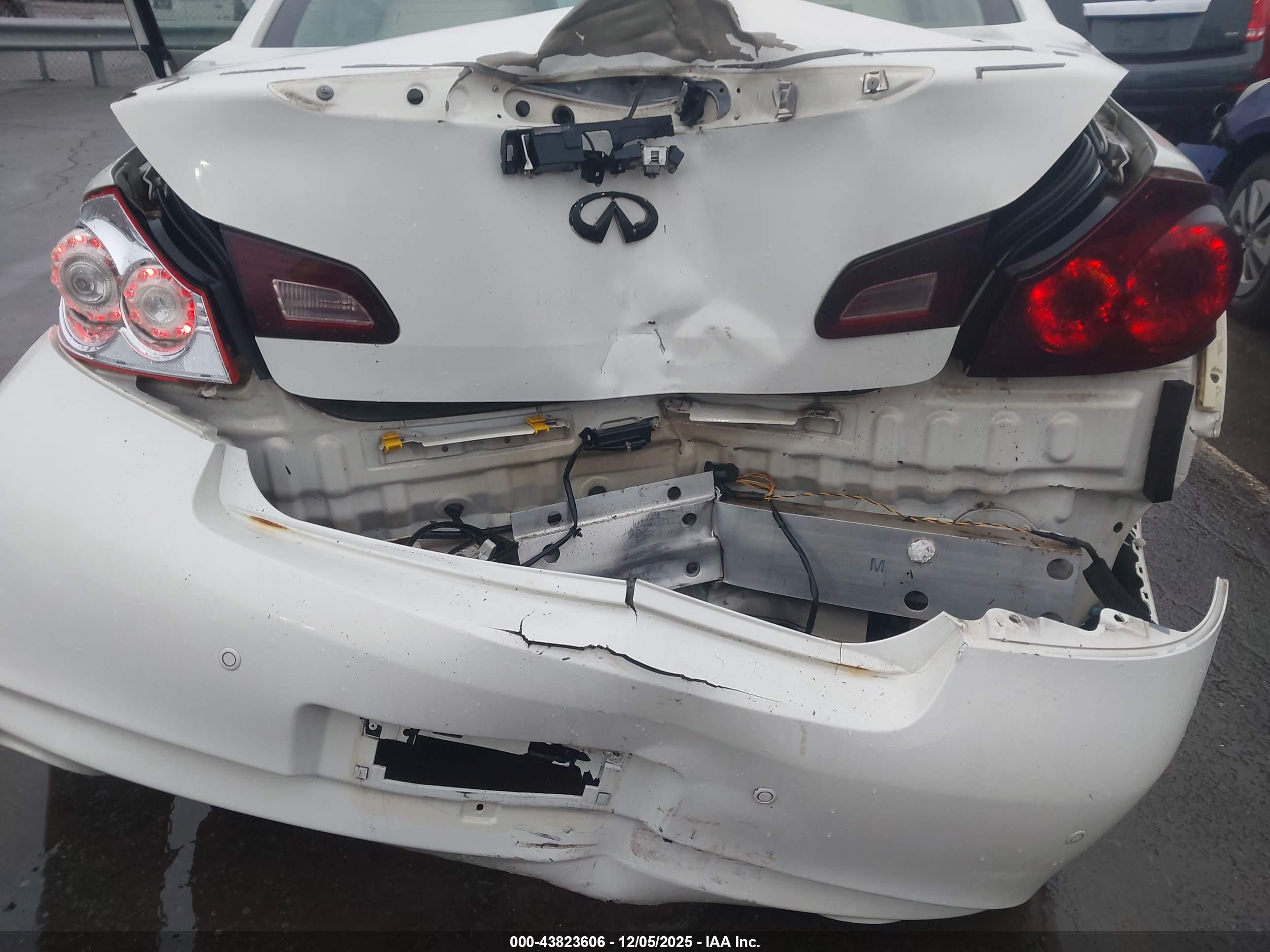 INFINITI G37 image 6