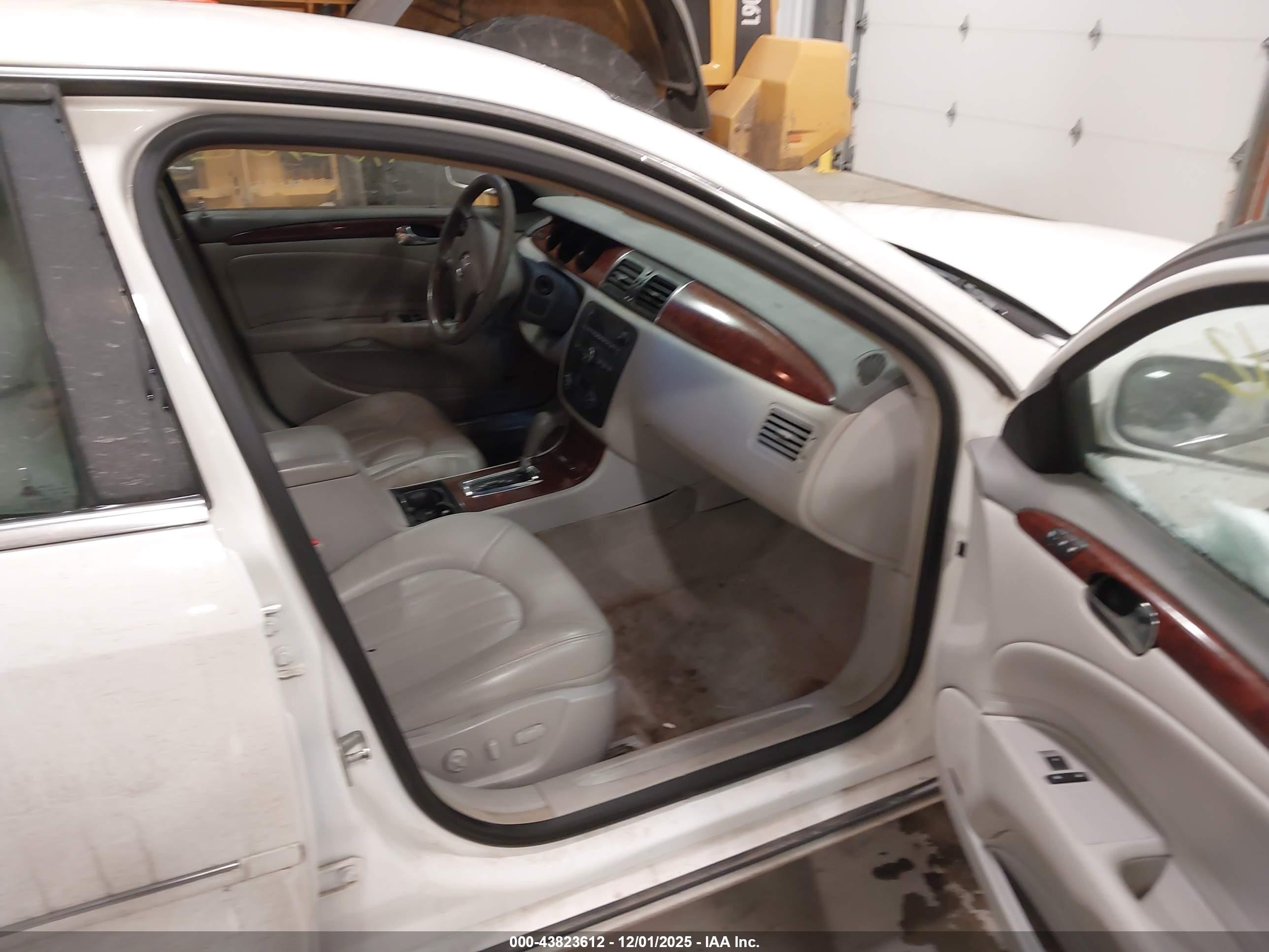 BUICK LUCERNE image 5