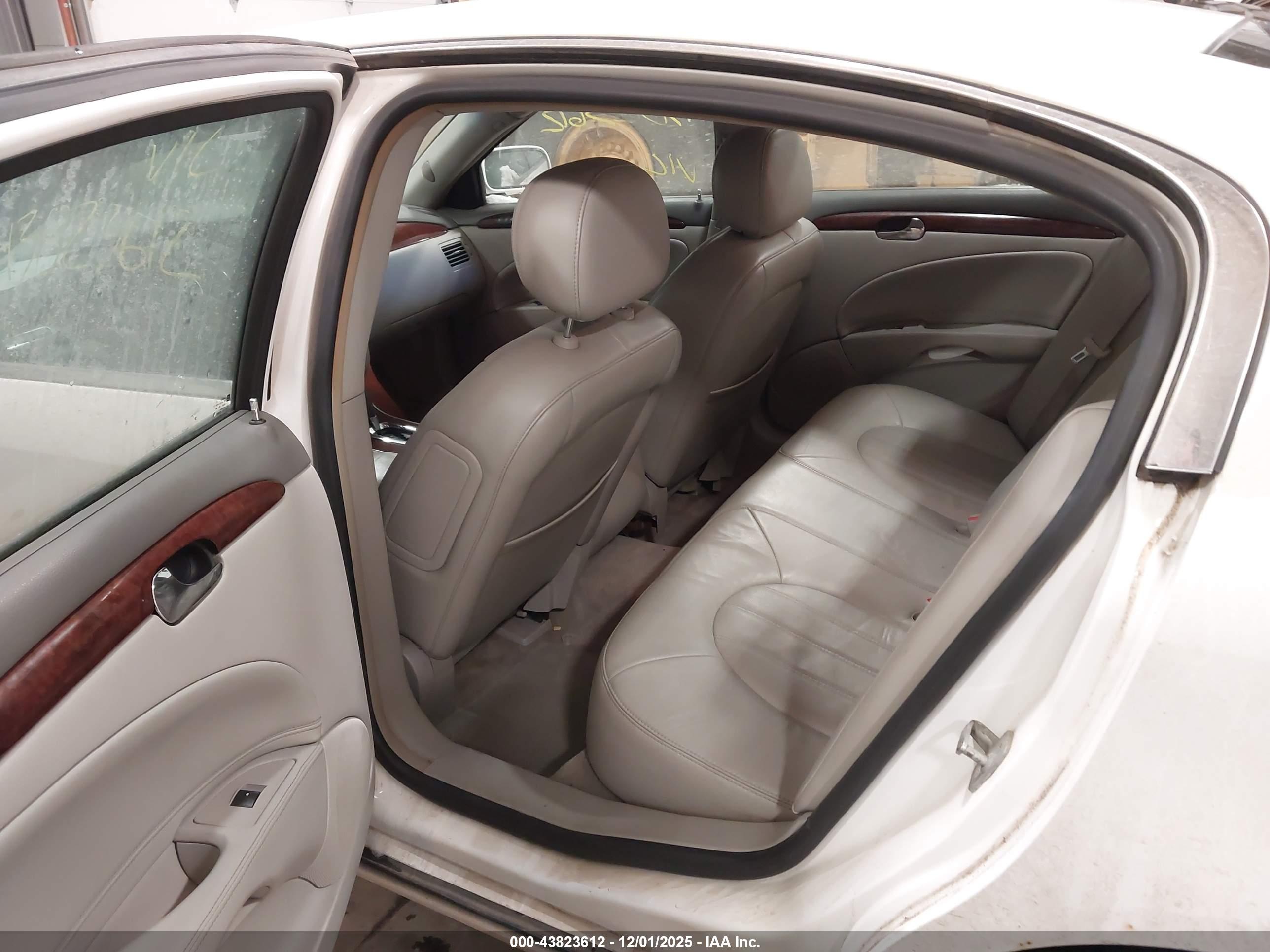 BUICK LUCERNE image 8