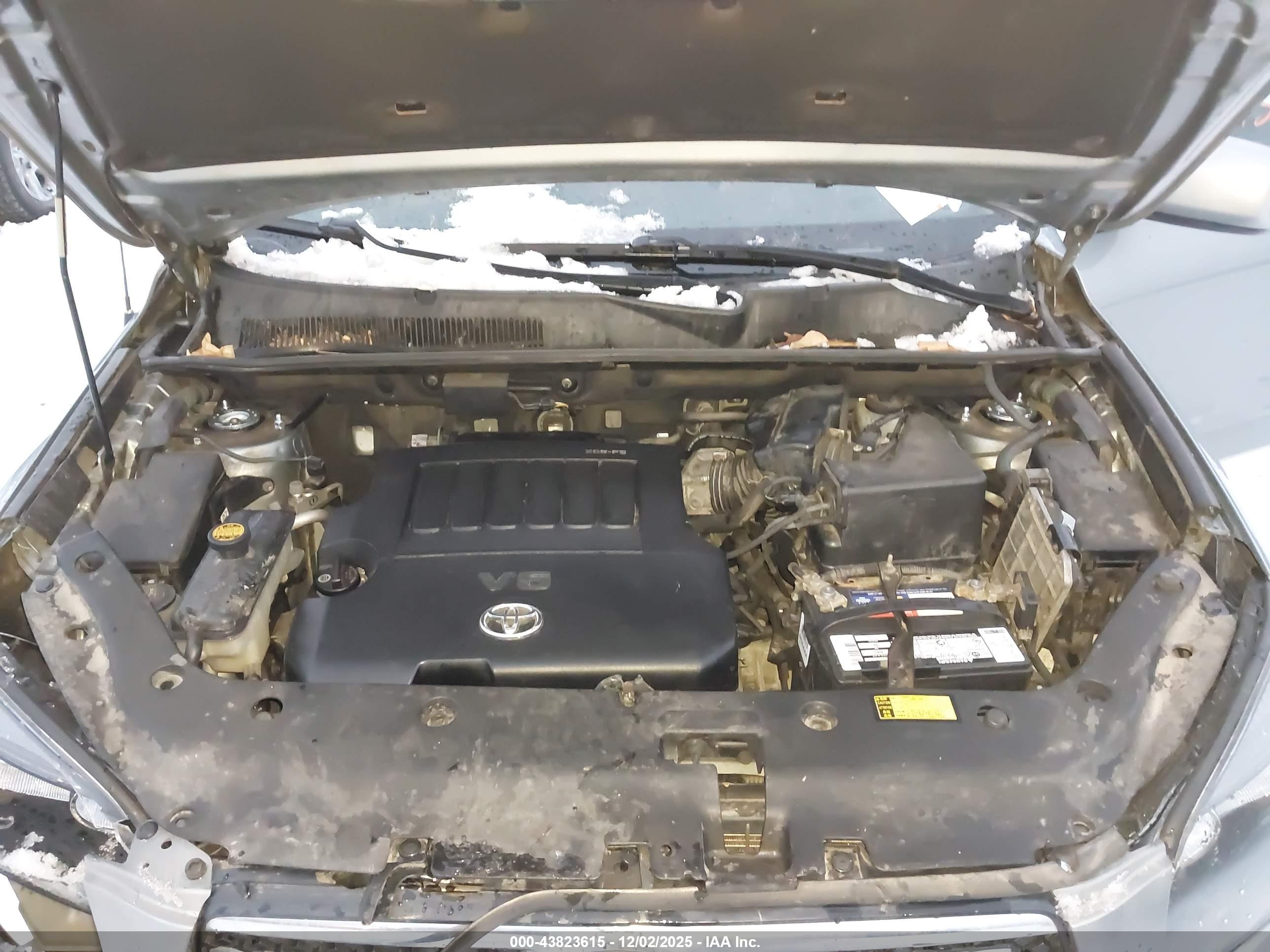 TOYOTA RAV4 image 10
