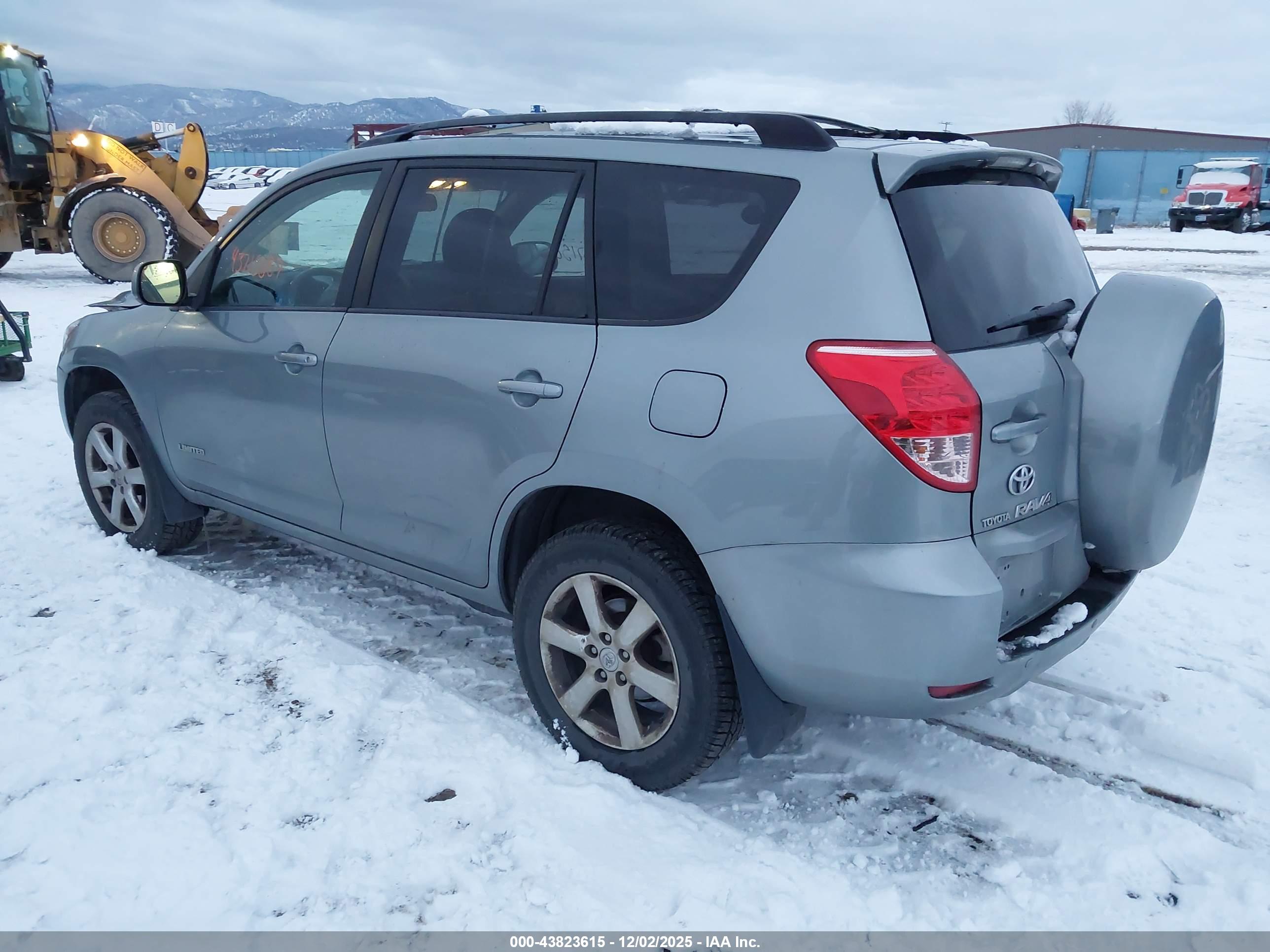 TOYOTA RAV4 image 3