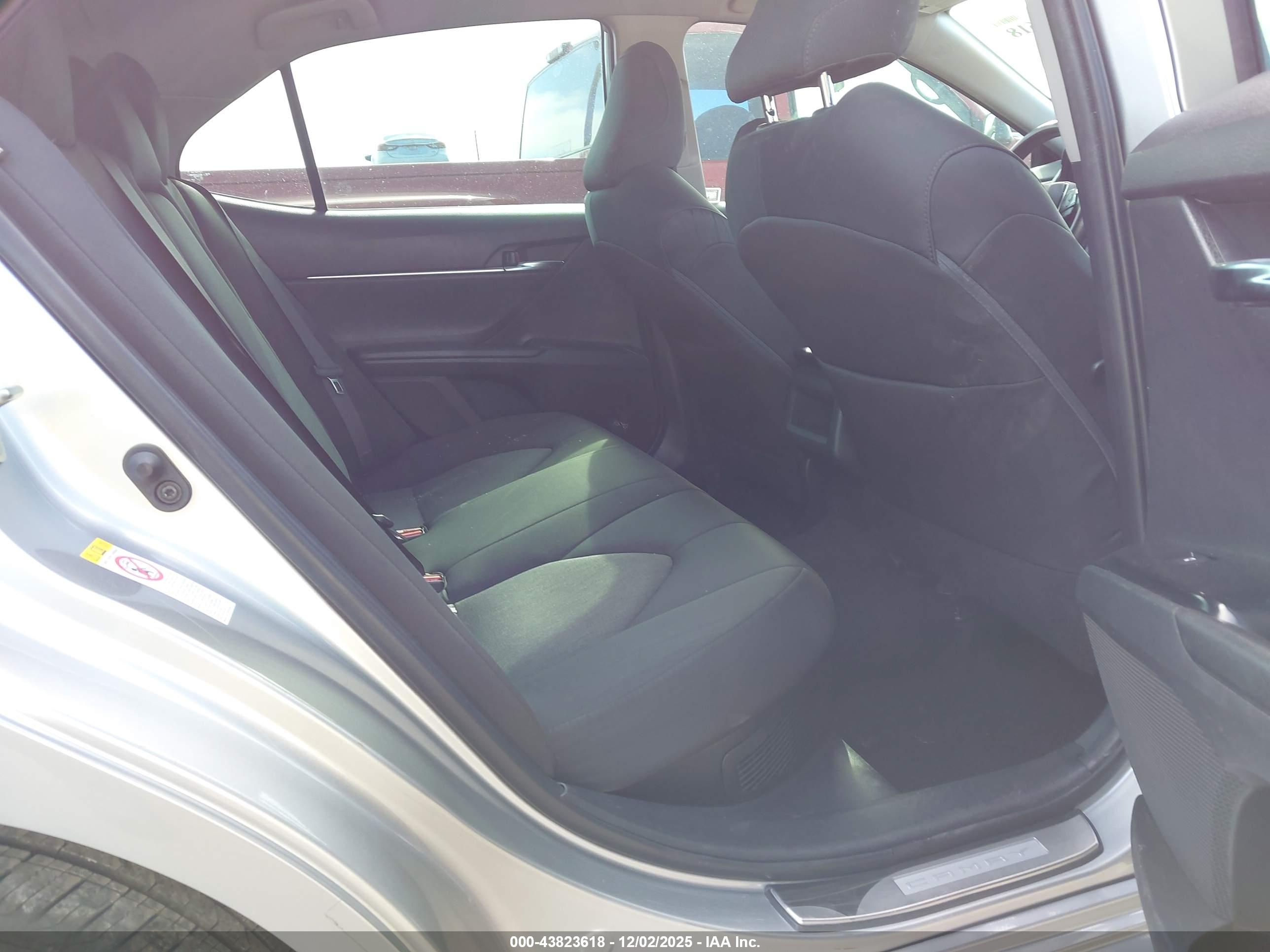 TOYOTA CAMRY image 8
