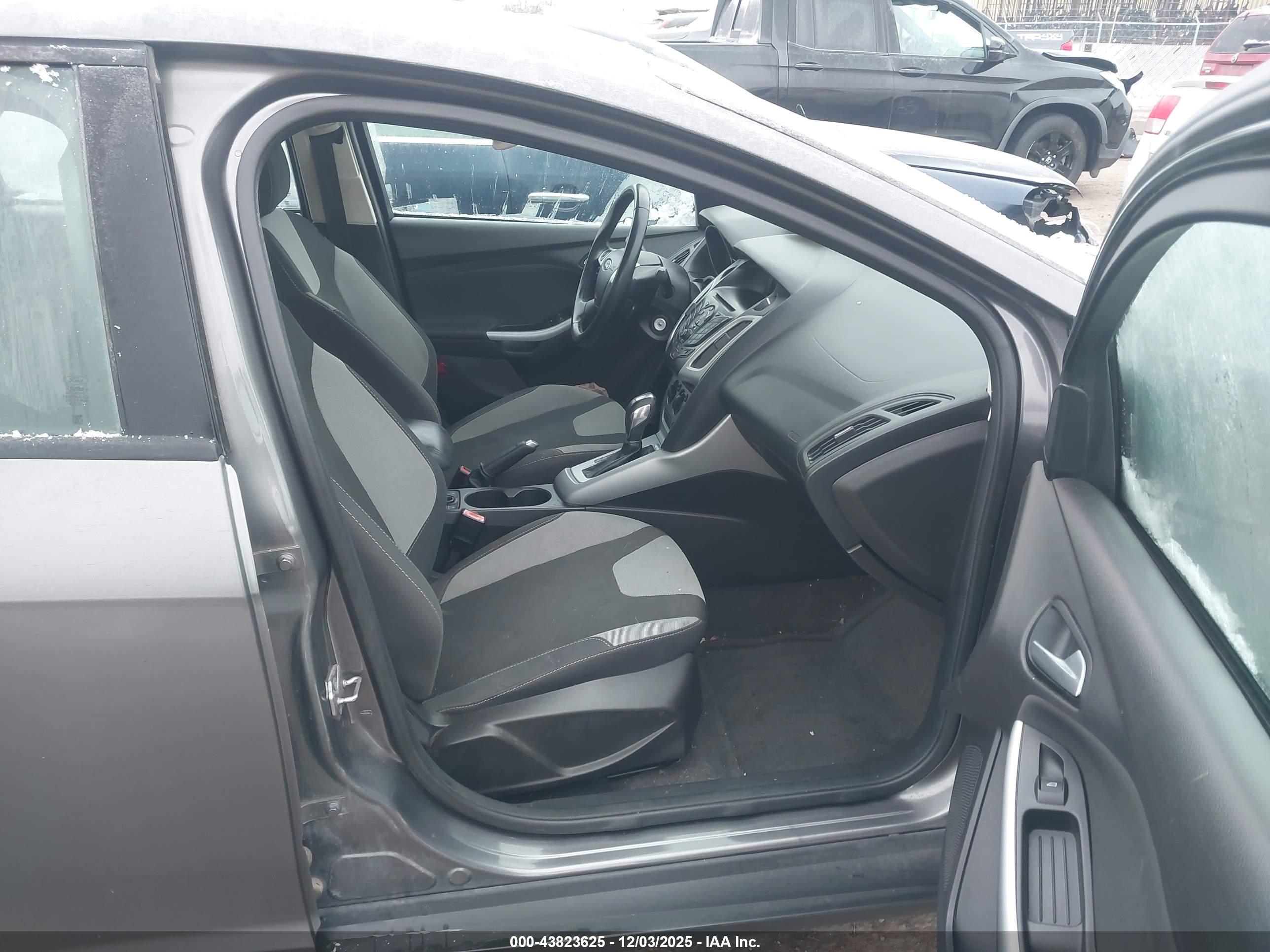 FORD FOCUS image 5