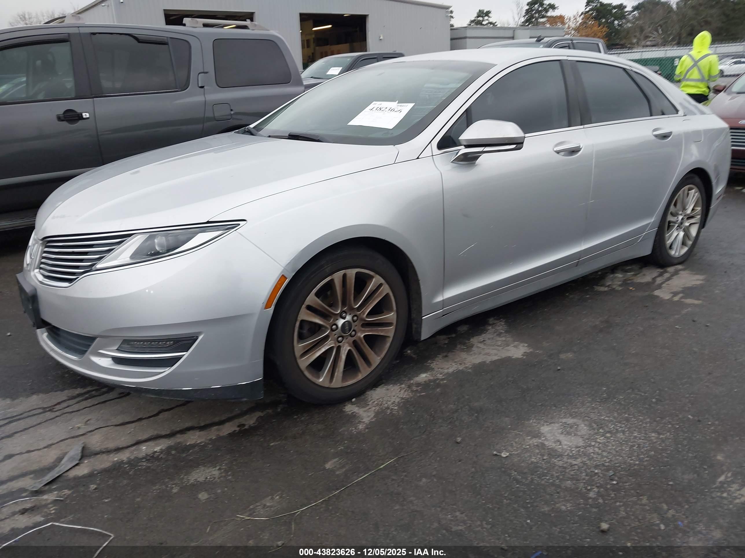 LINCOLN MKZ image 2