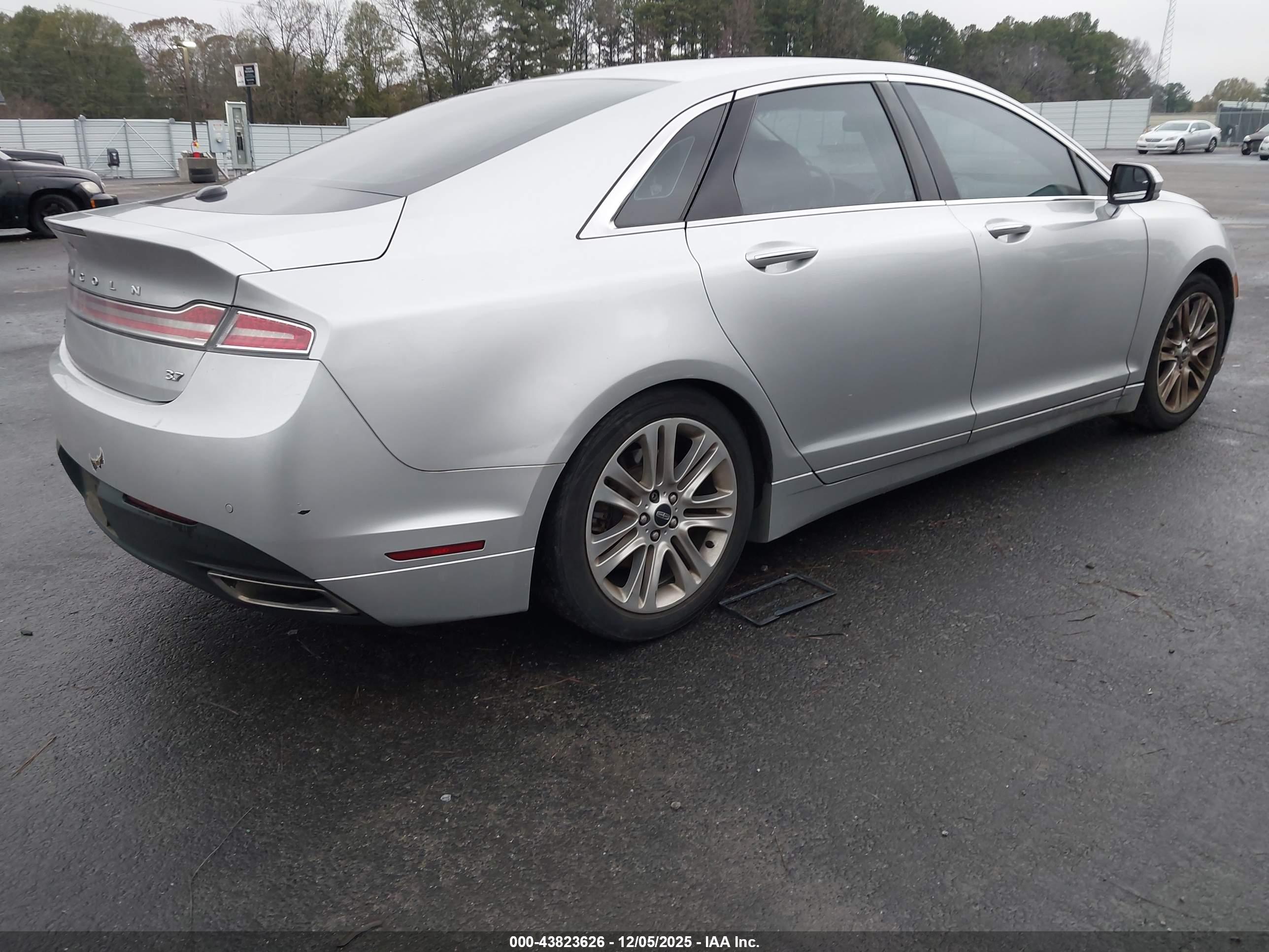 LINCOLN MKZ image 4