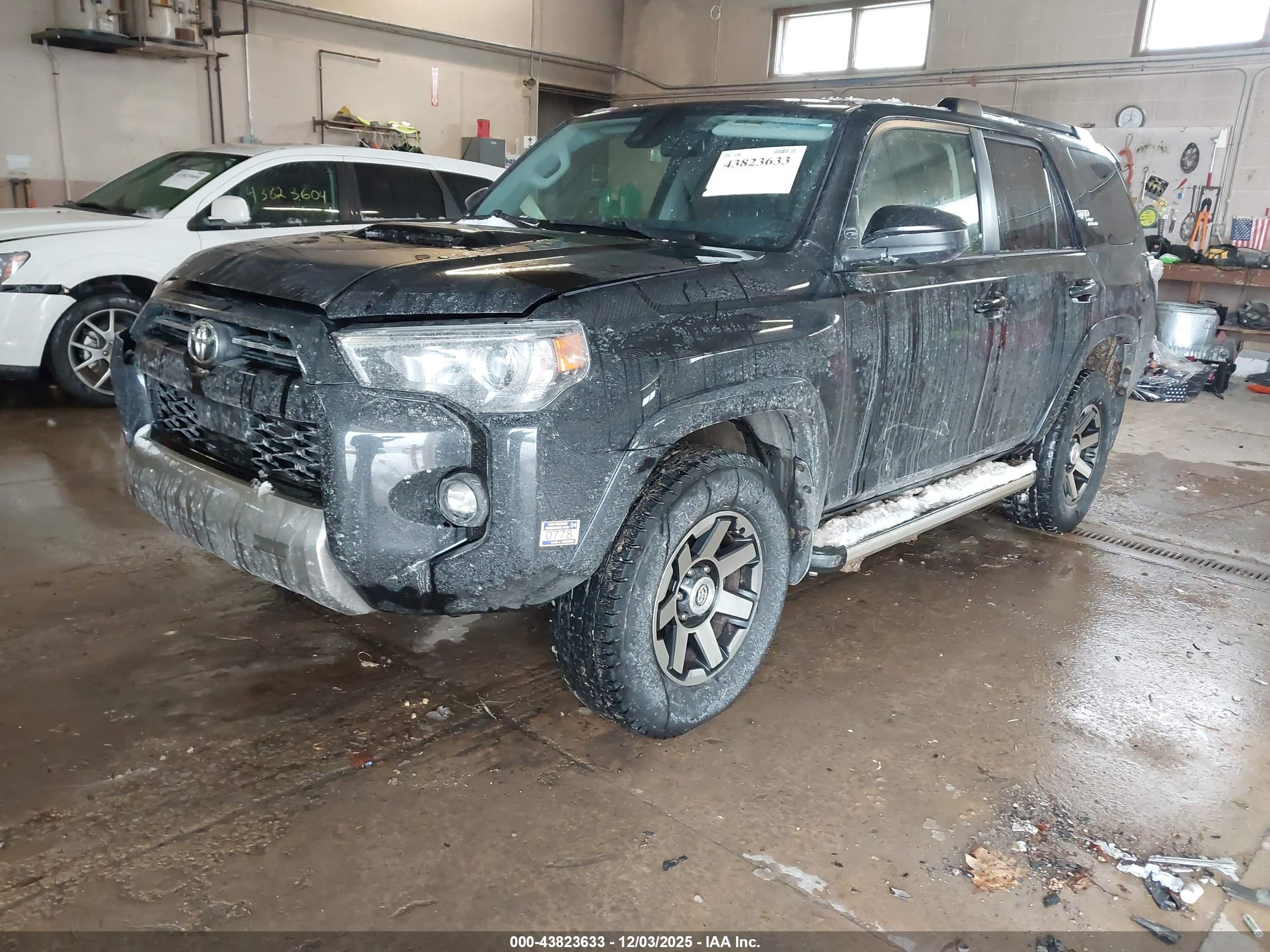 TOYOTA 4RUNNER image 2