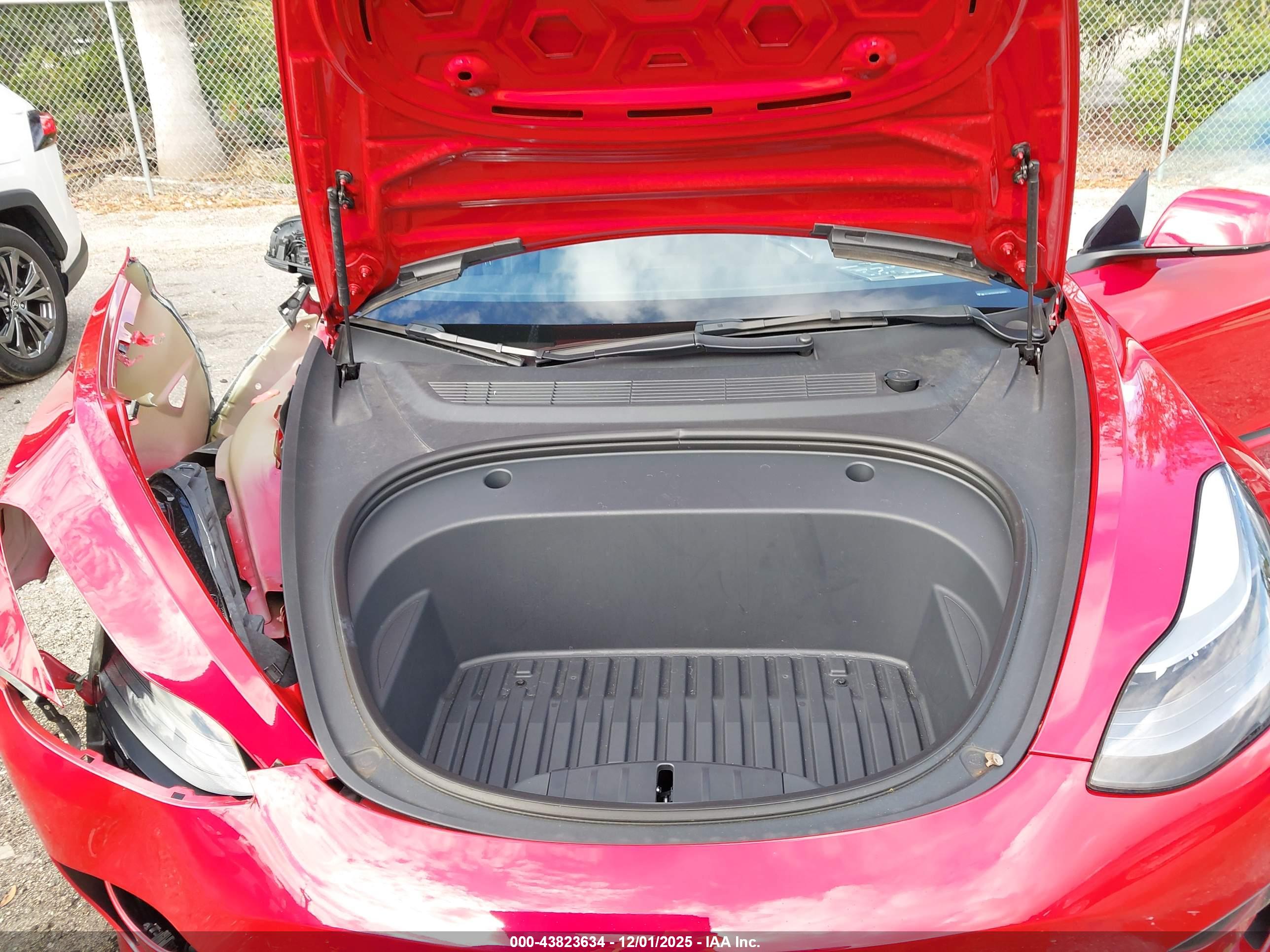TESLA MODEL image 10