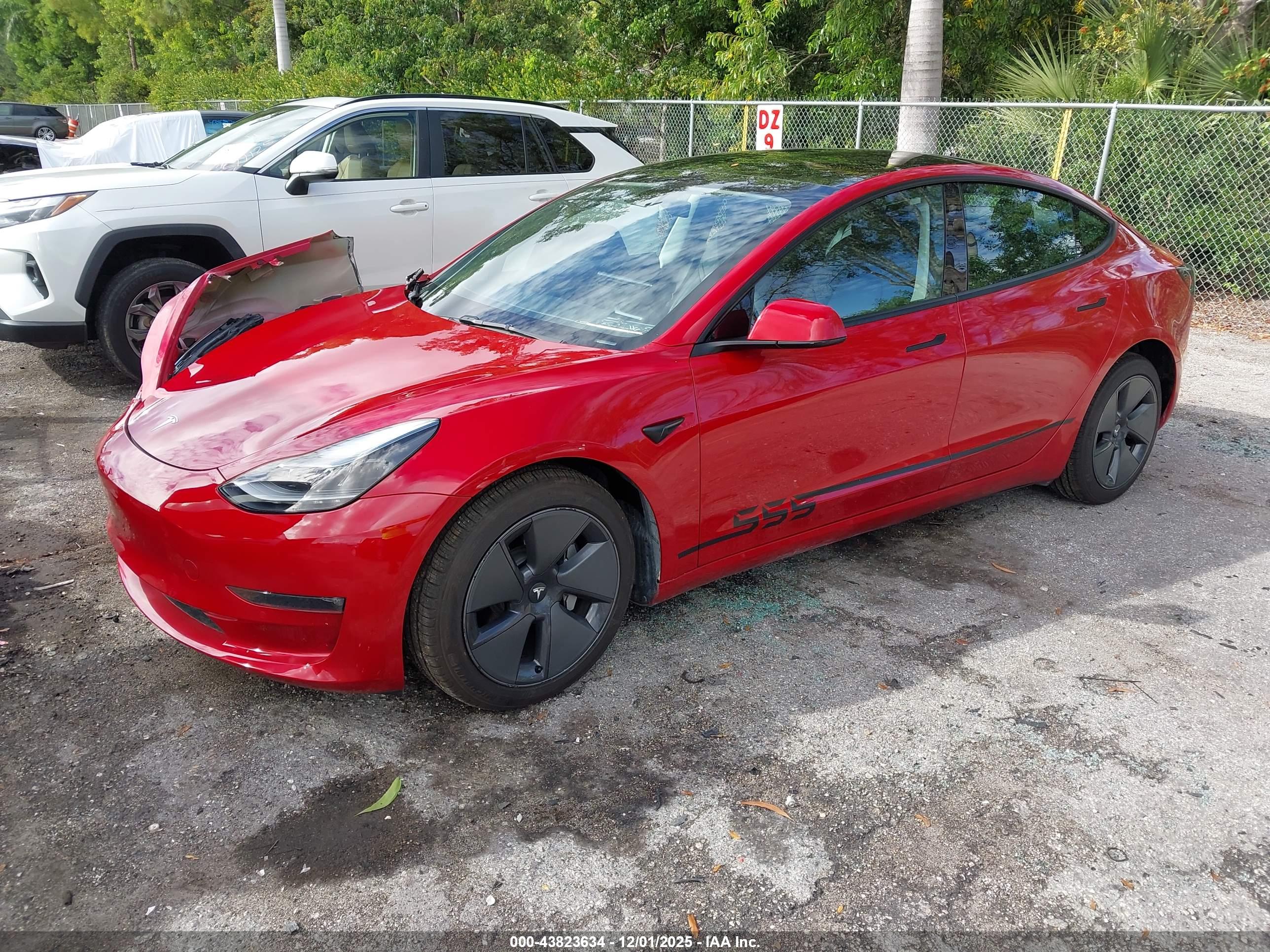 TESLA MODEL image 2