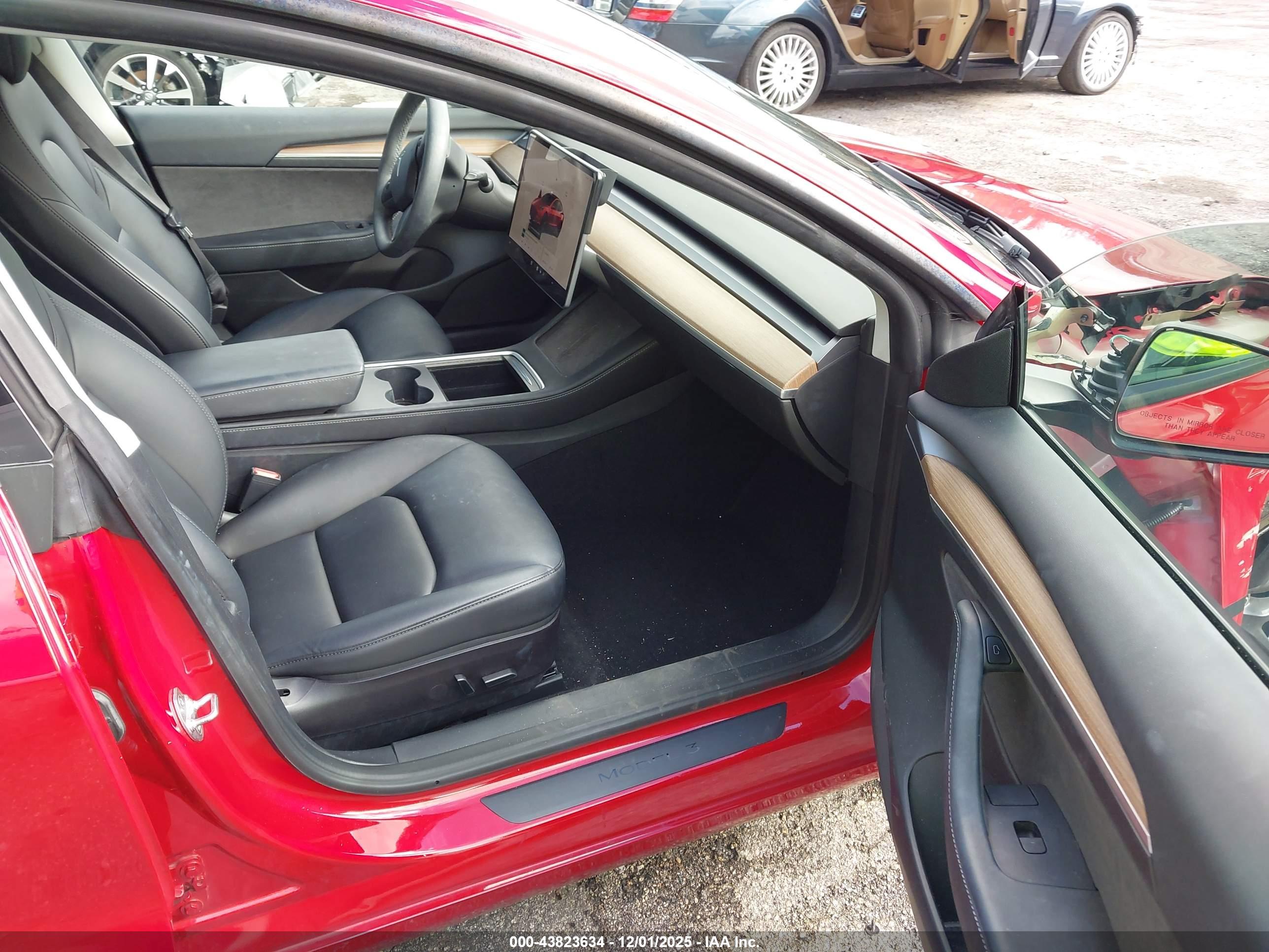 TESLA MODEL image 5