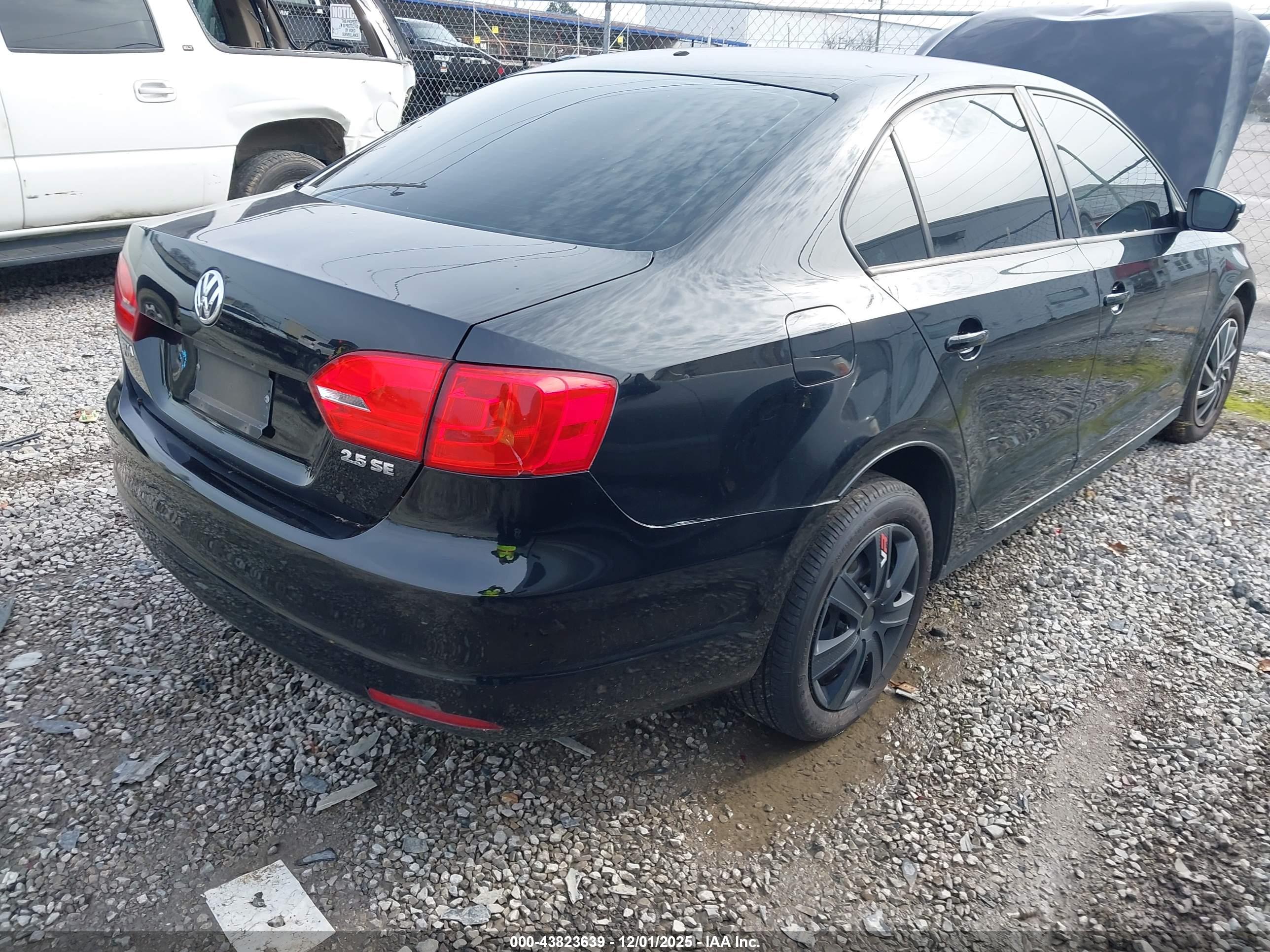 VOLKSWAGEN JETTA image 4