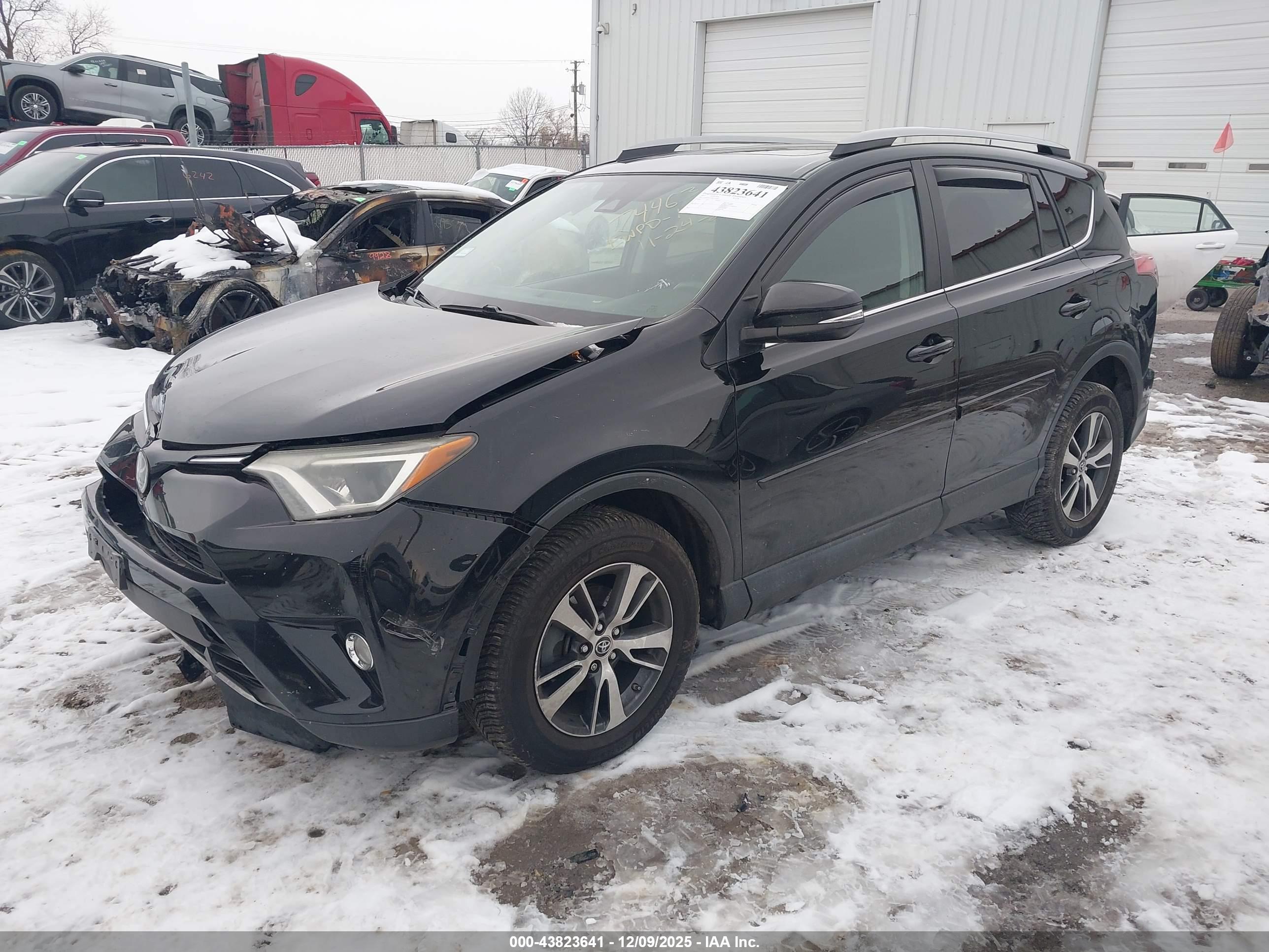 TOYOTA RAV4 image 2