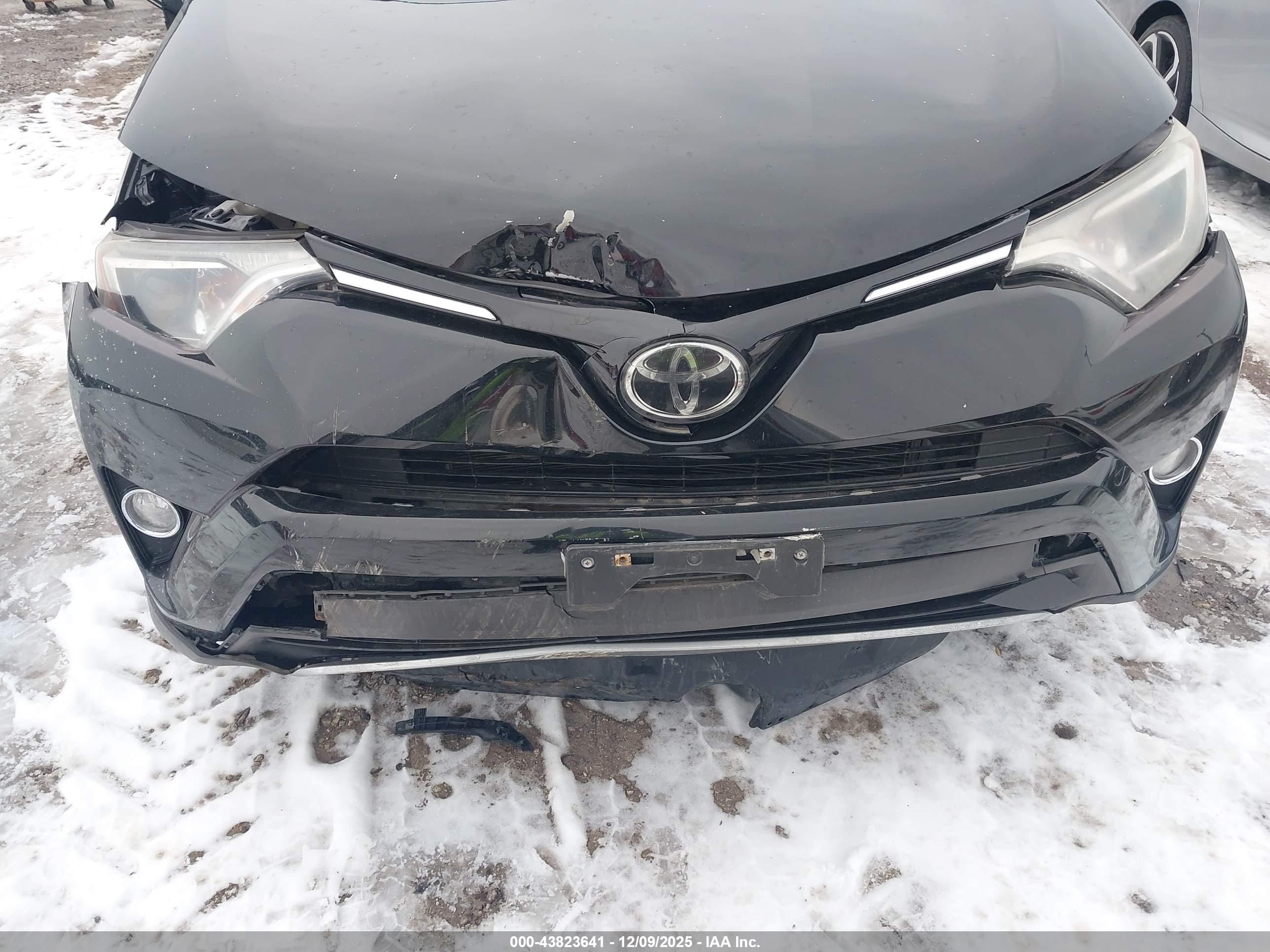 TOYOTA RAV4 image 6