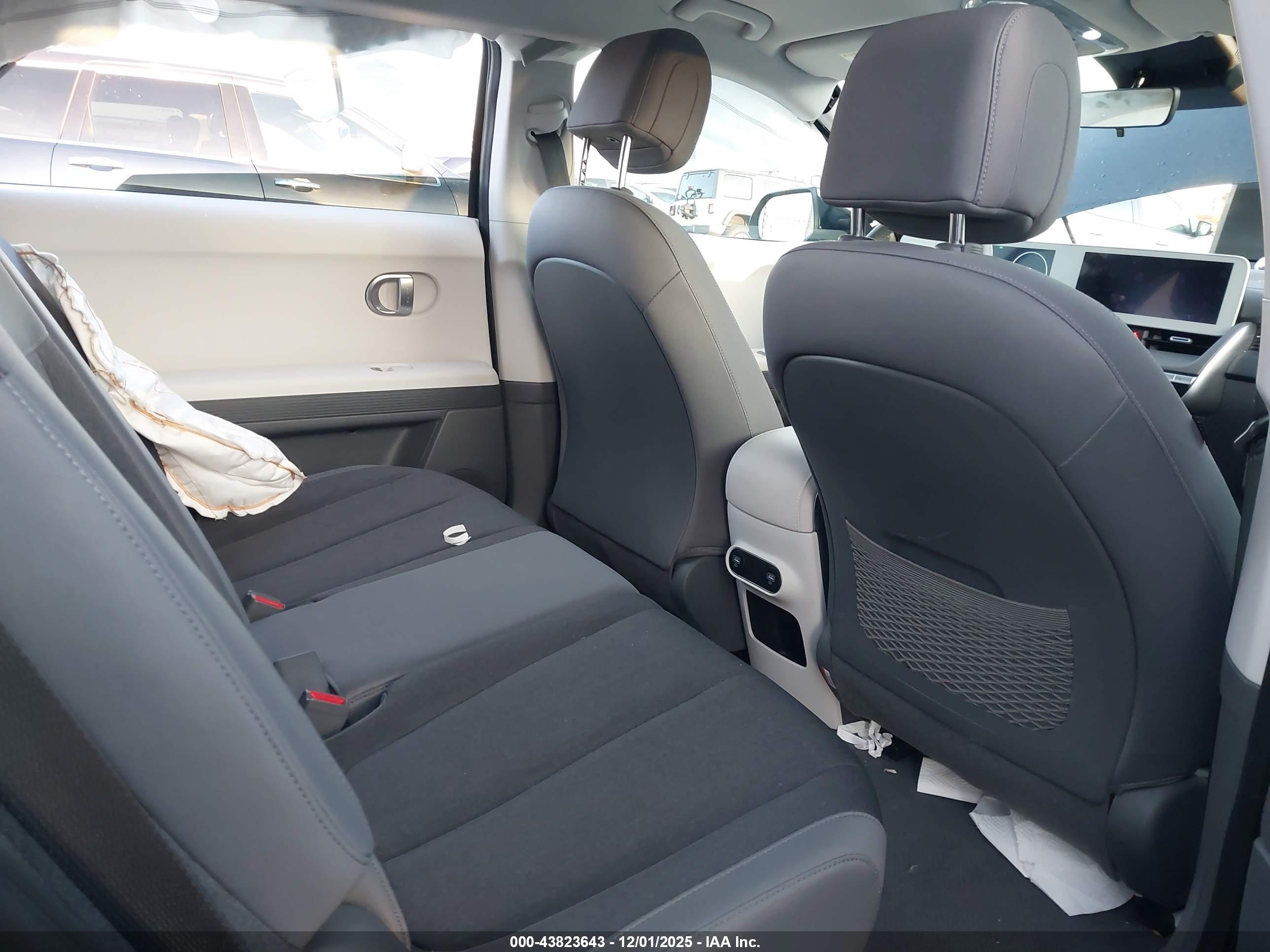 HYUNDAI IONIQ image 8