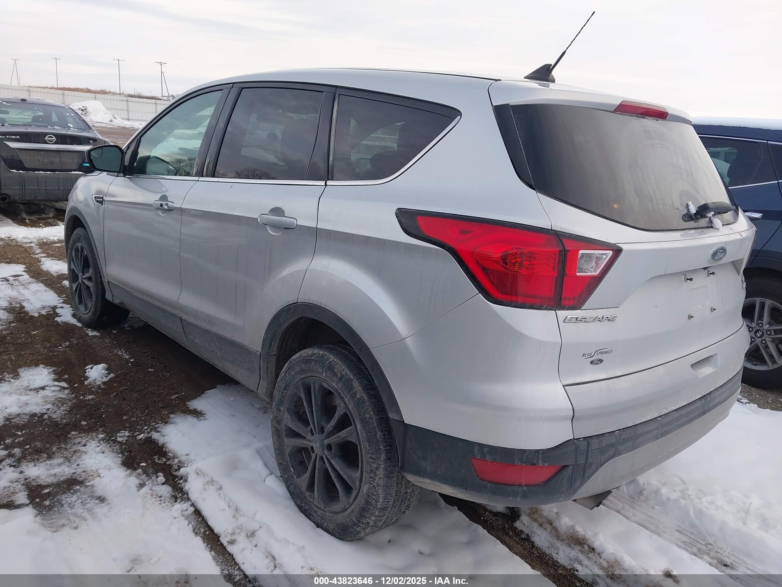 FORD ESCAPE image 3