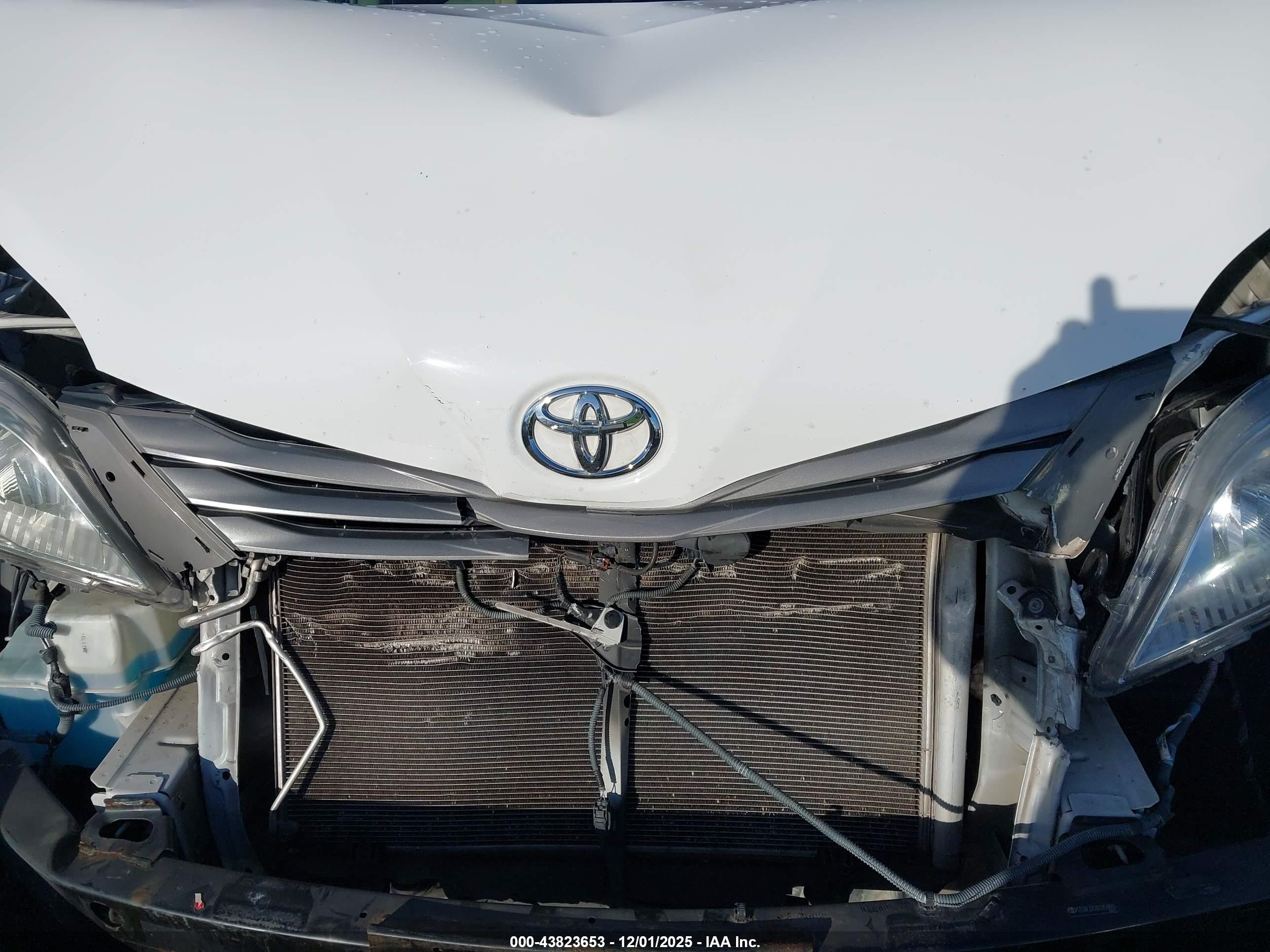 TOYOTA SIENNA image 10