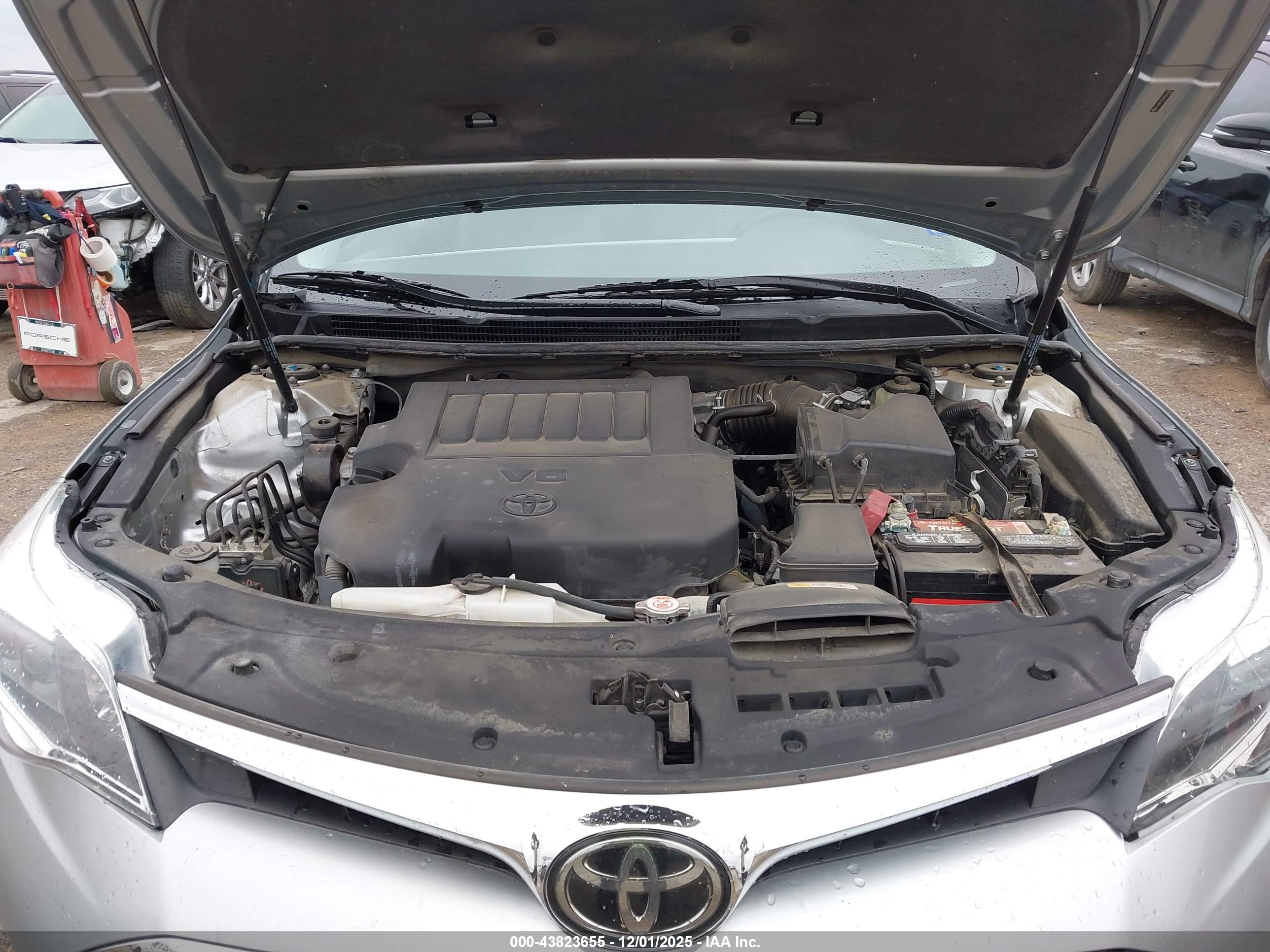 TOYOTA AVALON image 10