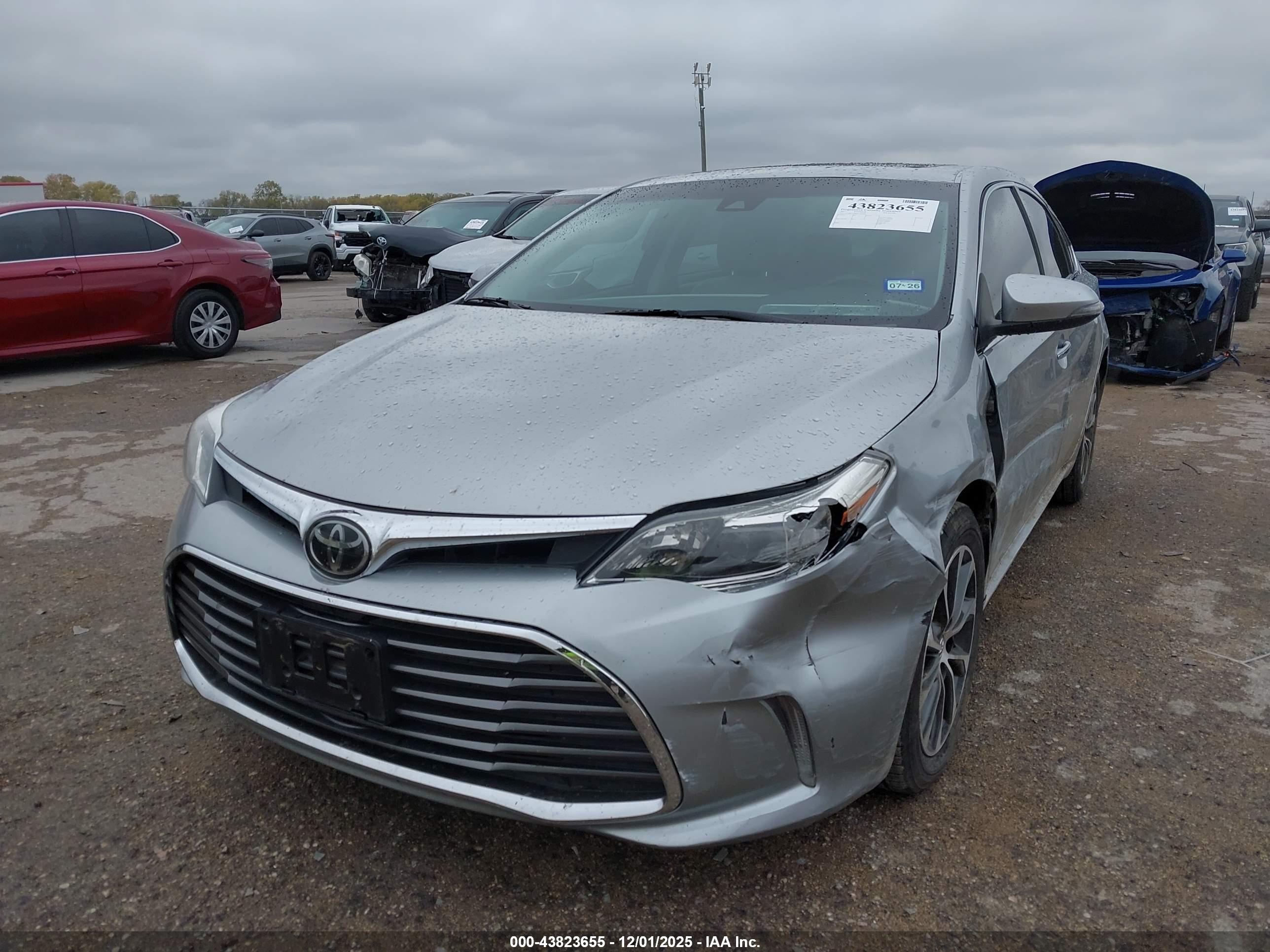 TOYOTA AVALON image 2